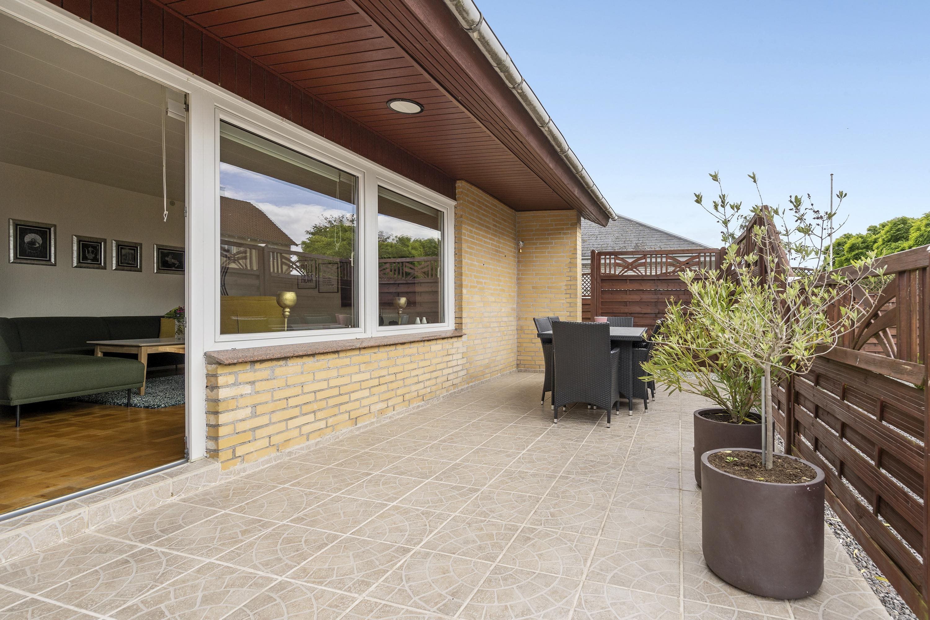 Fremhævet terrasse billede i fuldskærmstilstand. Billede af Riddersborgvej 10, 4900 Nakskov