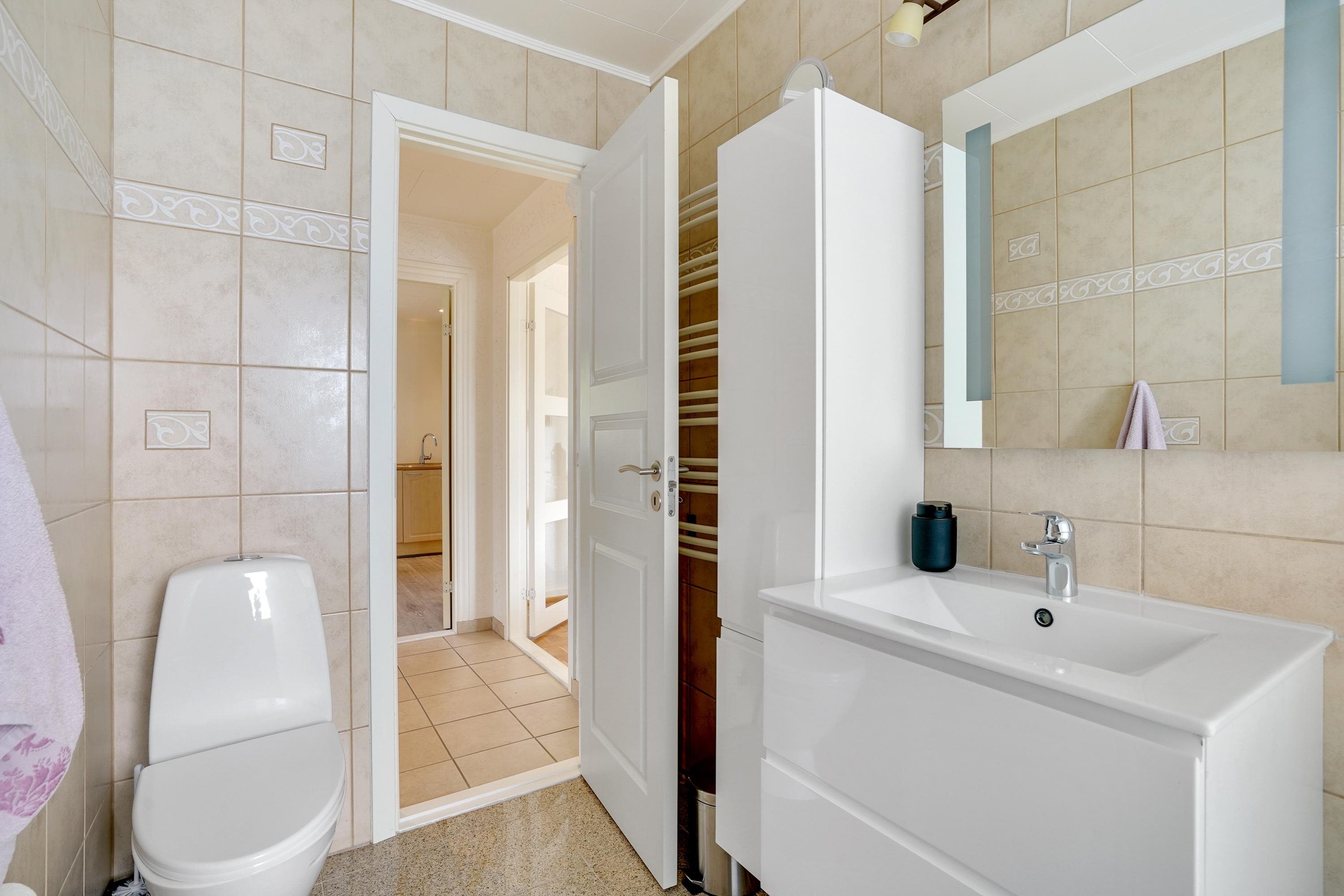 Fremhævet badeværelse billede i fuldskærmstilstand. Billede af Riddersborgvej 10, 4900 Nakskov