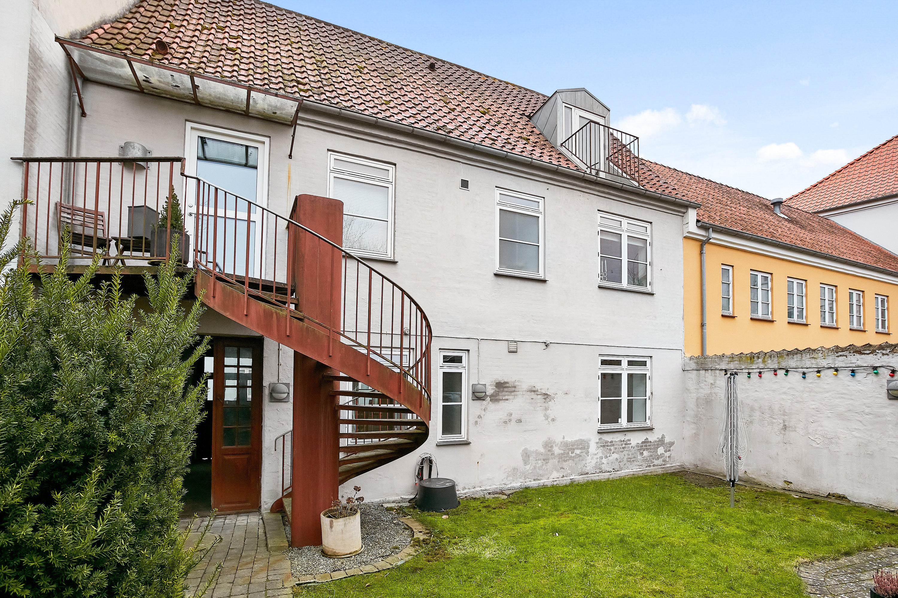 Fremhævet facade fra haven billede i fuldskærmstilstand. Billede af Kildegade 3, 1., Midtbyen, 8700 Horsens