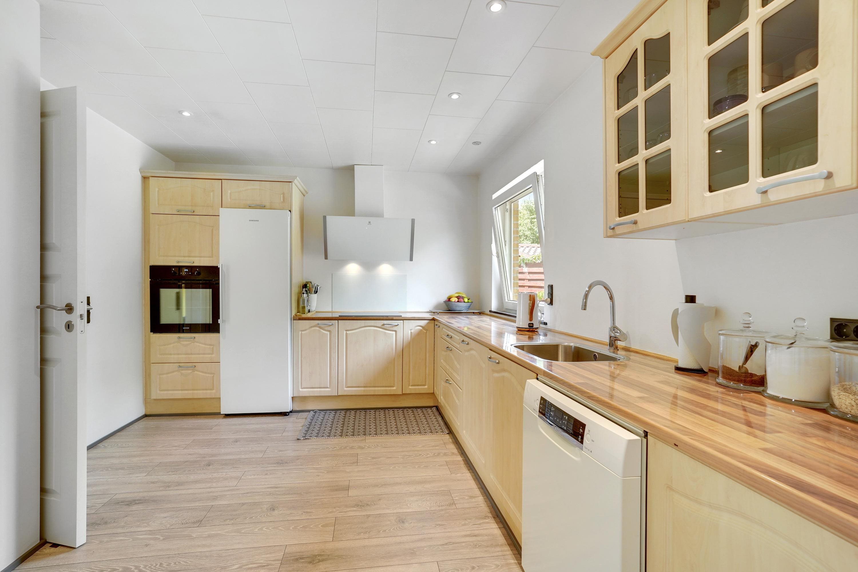 Fremhævet køkken billede i fuldskærmstilstand. Billede af Riddersborgvej 10, 4900 Nakskov