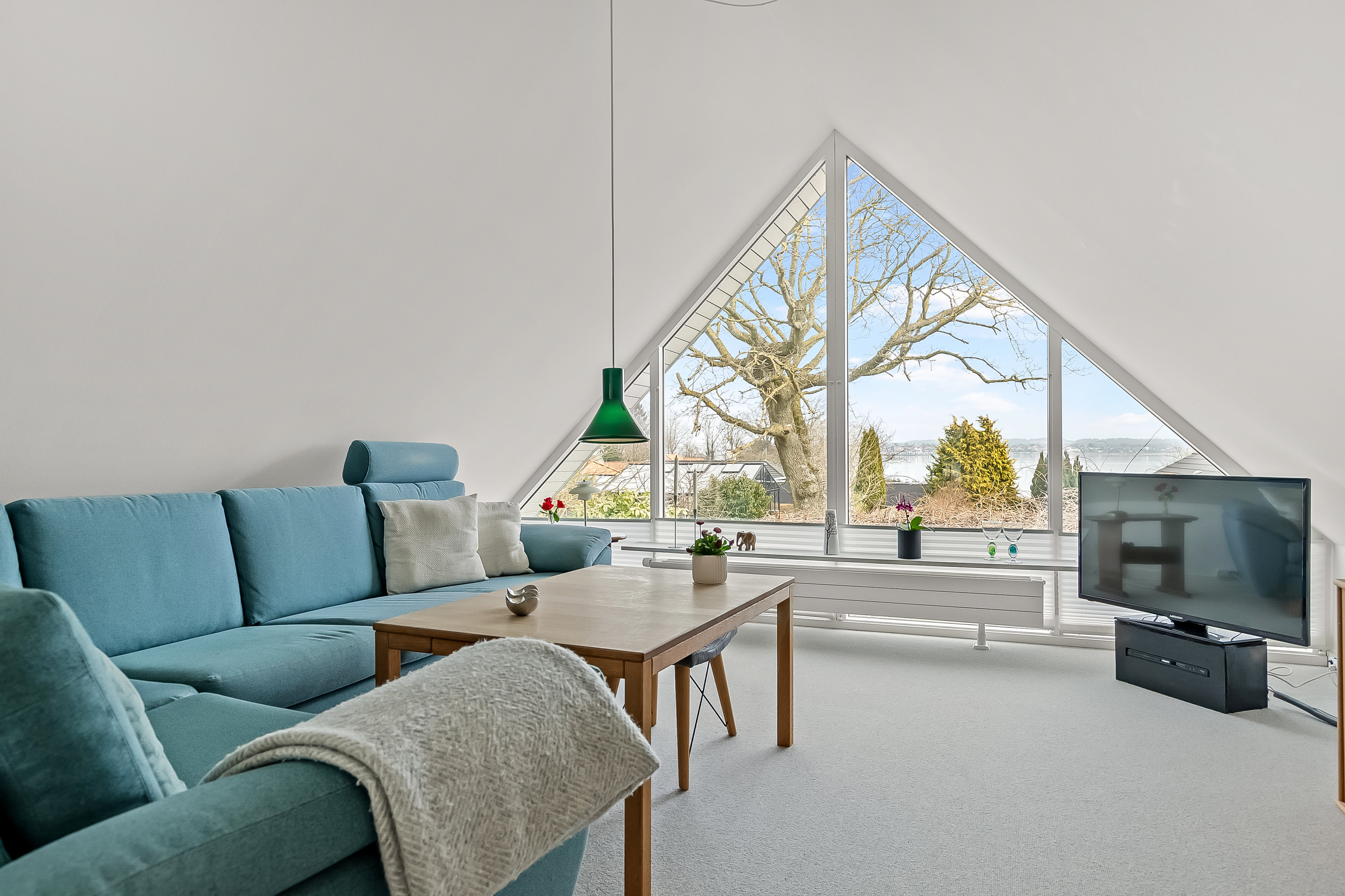 Fremhævet stue, tagetage billede i fuldskærmstilstand. Billede af Ekkodalen 57, Erritsø, 7000 Fredericia