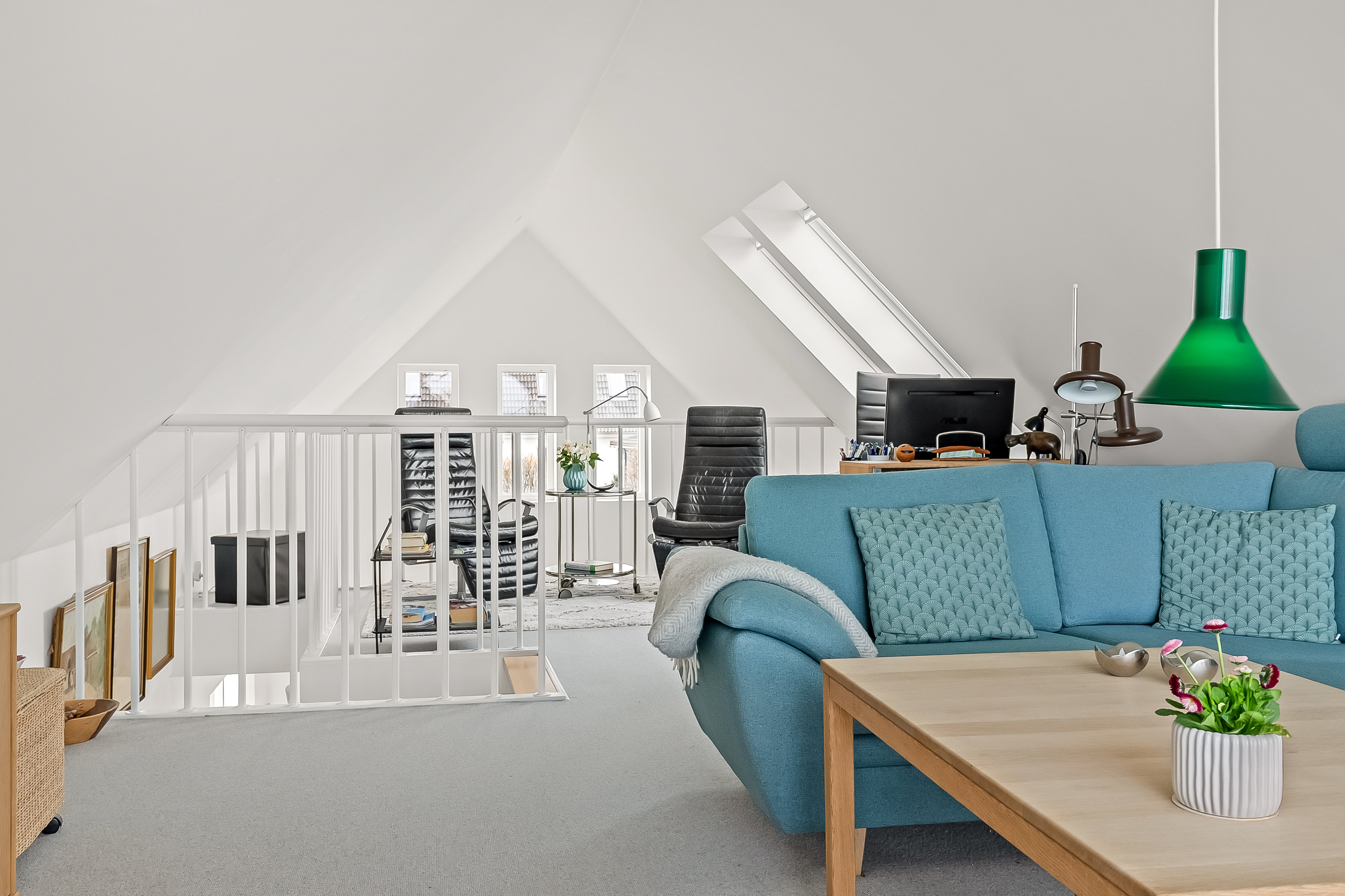 Fremhævet stue, tagetage billede i fuldskærmstilstand. Billede af Ekkodalen 57, Erritsø, 7000 Fredericia