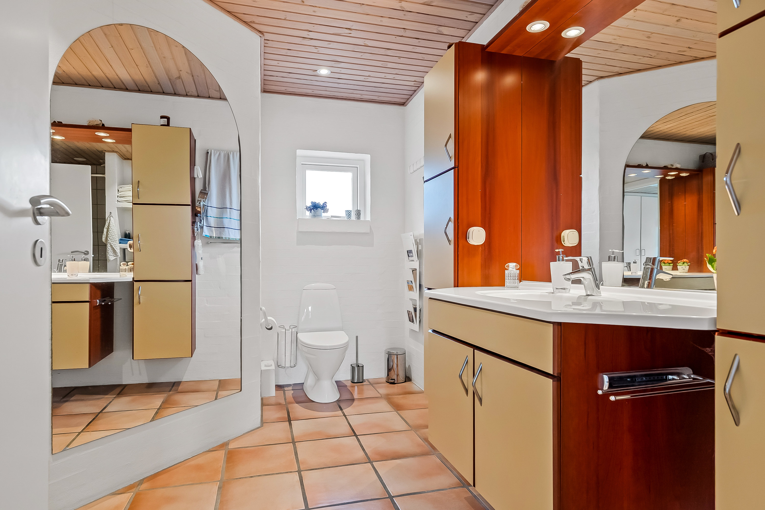 Fremhævet badeværelse, soveværelse billede i fuldskærmstilstand. Billede af Ekkodalen 57, Erritsø, 7000 Fredericia