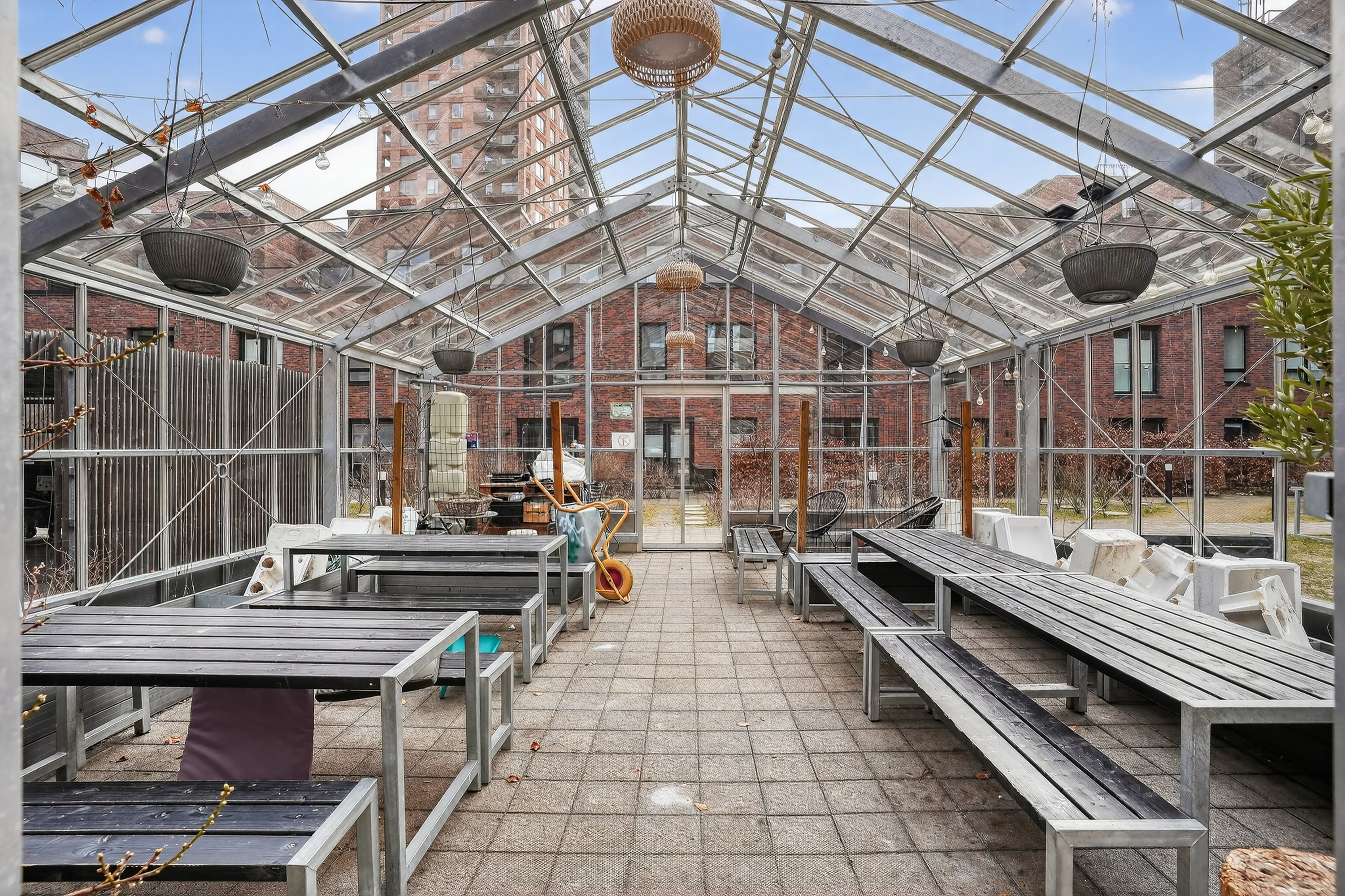 Fremhævet gårdmiljø billede i fuldskærmstilstand. Billede af Ingrid Marievej 52, 5. tv., 2500 Valby