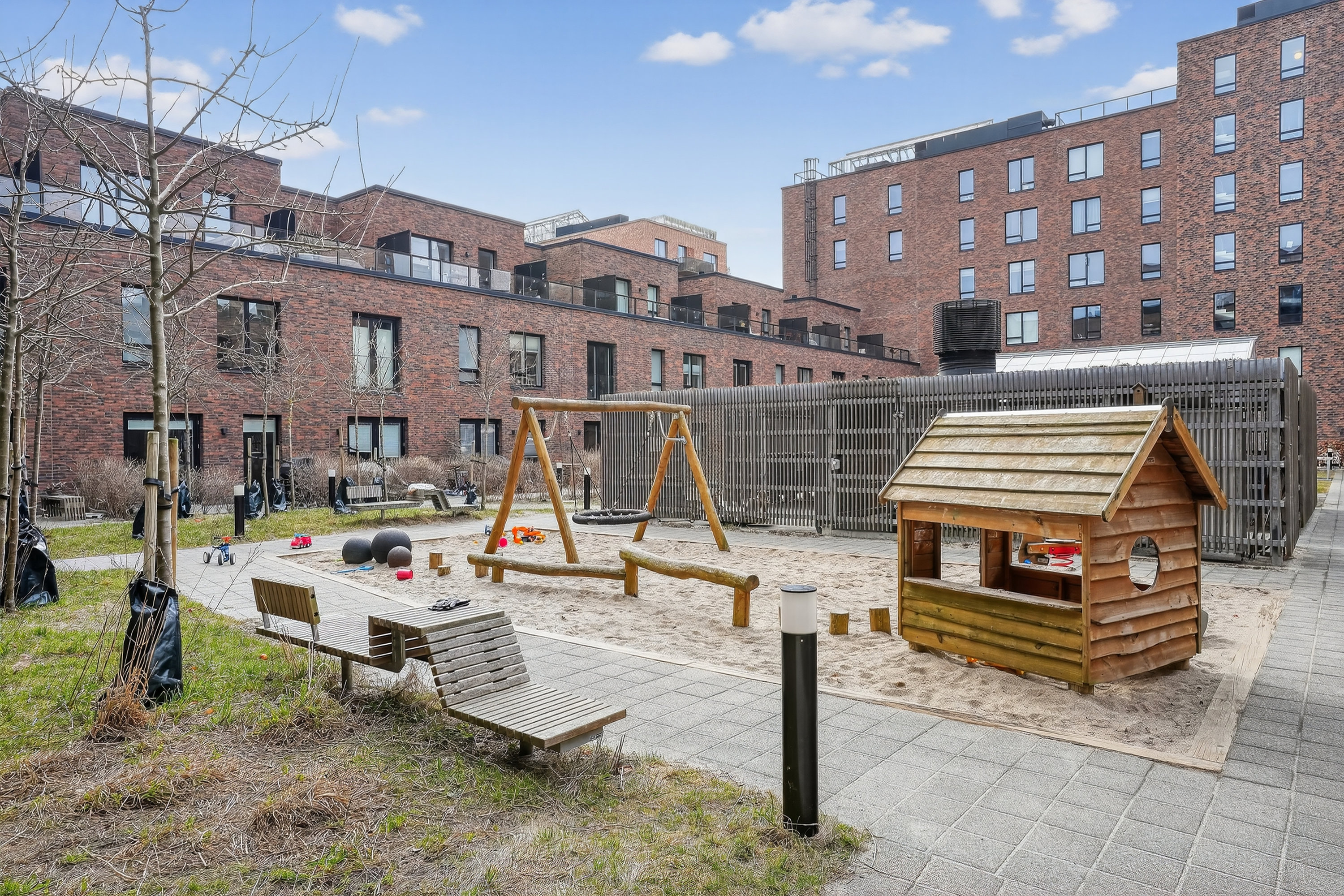 Fremhævet gårdmiljø billede i fuldskærmstilstand. Billede af Ingrid Marievej 52, 5. tv., 2500 Valby