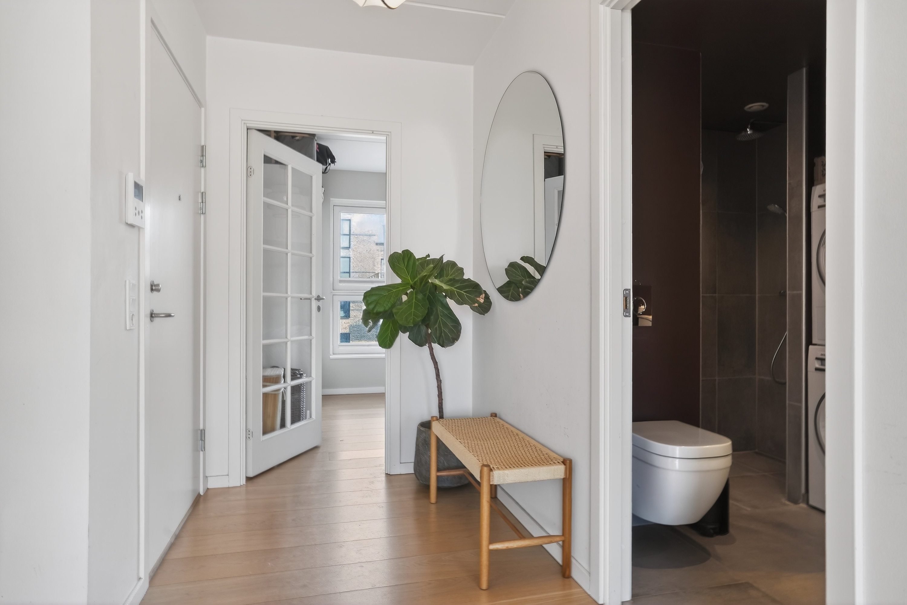 Fremhævet entré billede i fuldskærmstilstand. Billede af Ingrid Marievej 52, 5. tv., 2500 Valby