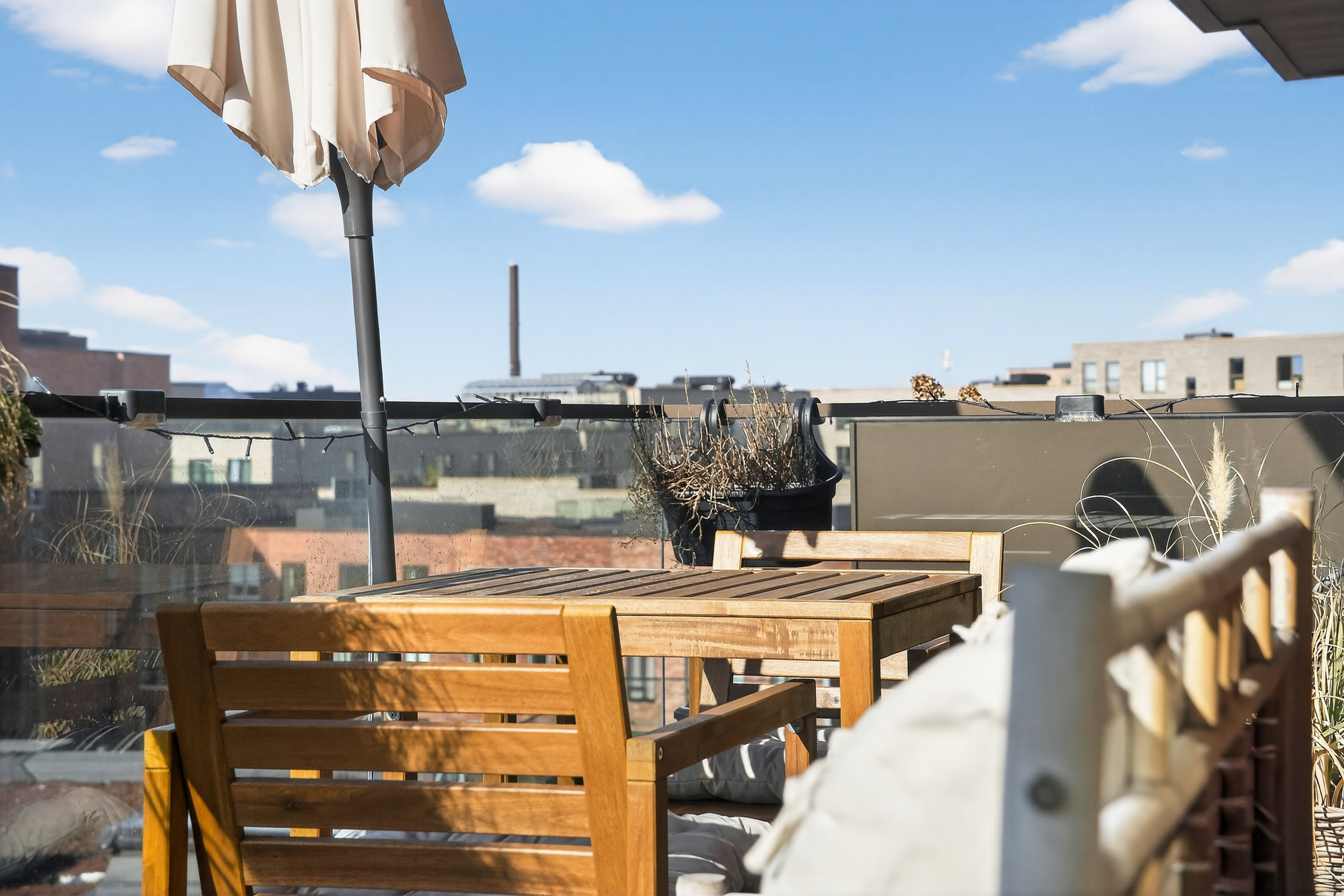 Fremhævet altan billede i fuldskærmstilstand. Billede af Ingrid Marievej 52, 5. tv., 2500 Valby