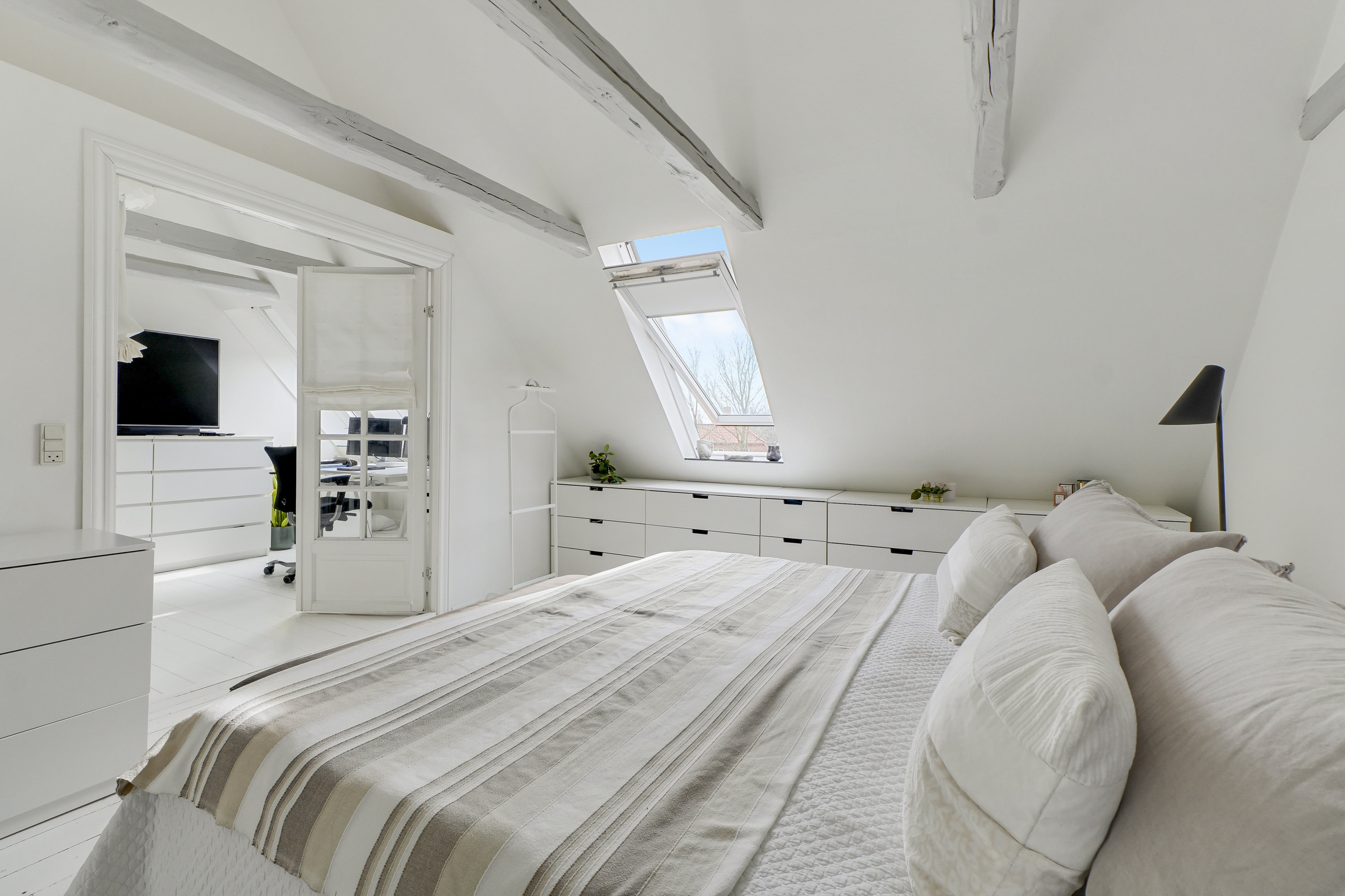 Fremhævet soveværelse billede i fuldskærmstilstand. Billede af Kildegårdsvej 31B, 2900 Hellerup