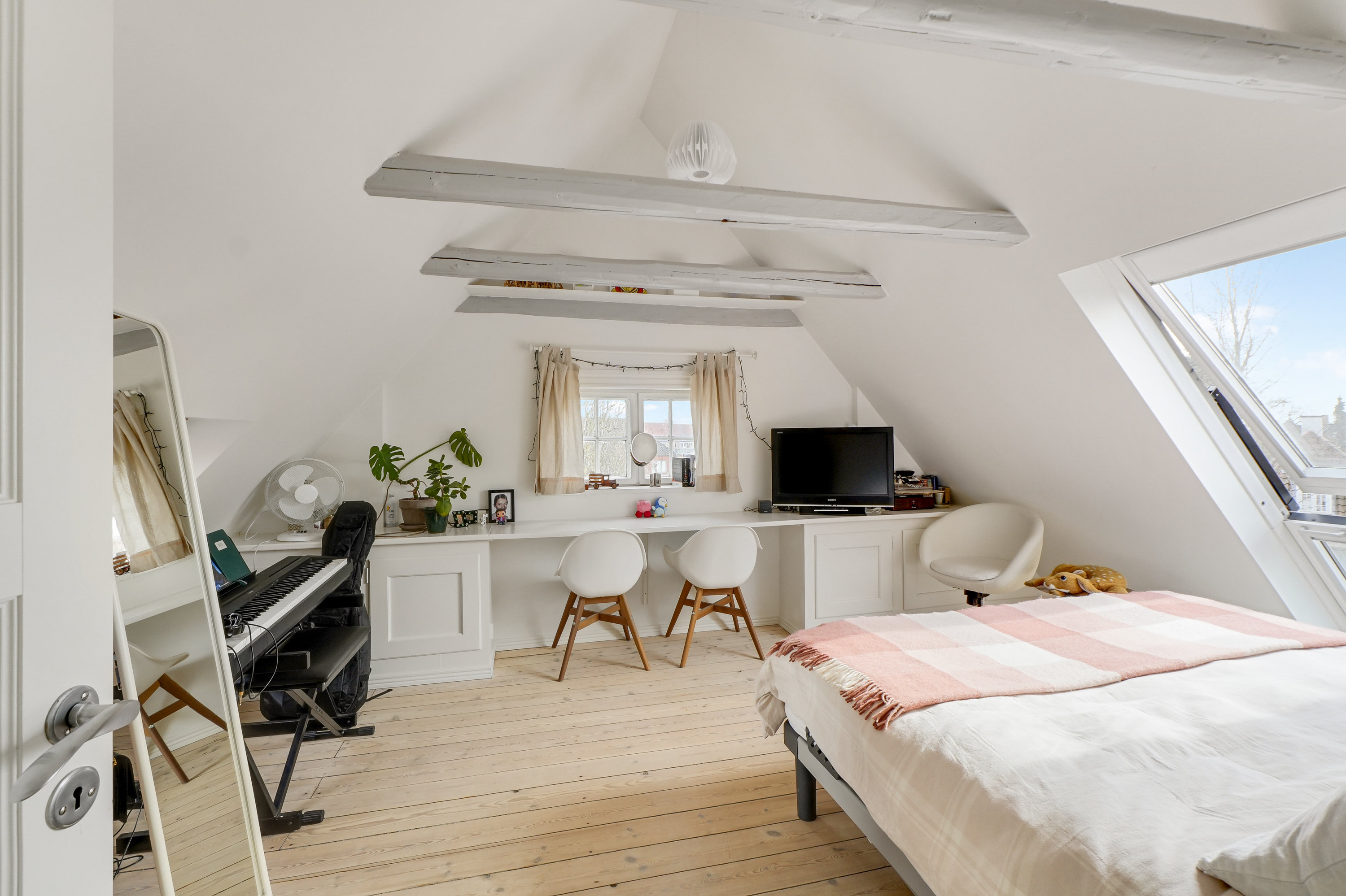 Fremhævet soveværelse billede i fuldskærmstilstand. Billede af Kildegårdsvej 31B, 2900 Hellerup