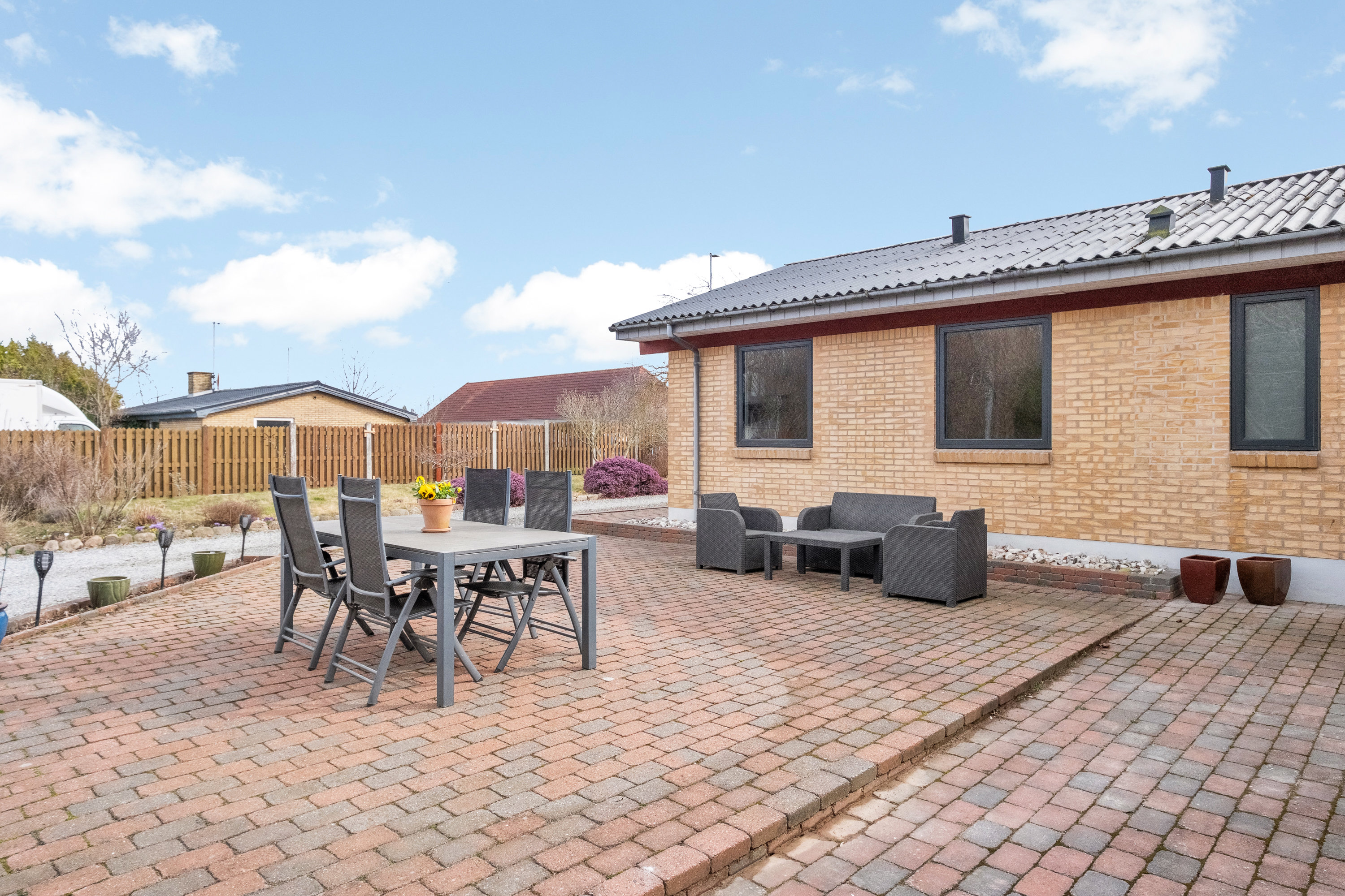 Fremhævet terrasse billede i fuldskærmstilstand. Billede af Møgelgårdsvej 35, 8520 Lystrup