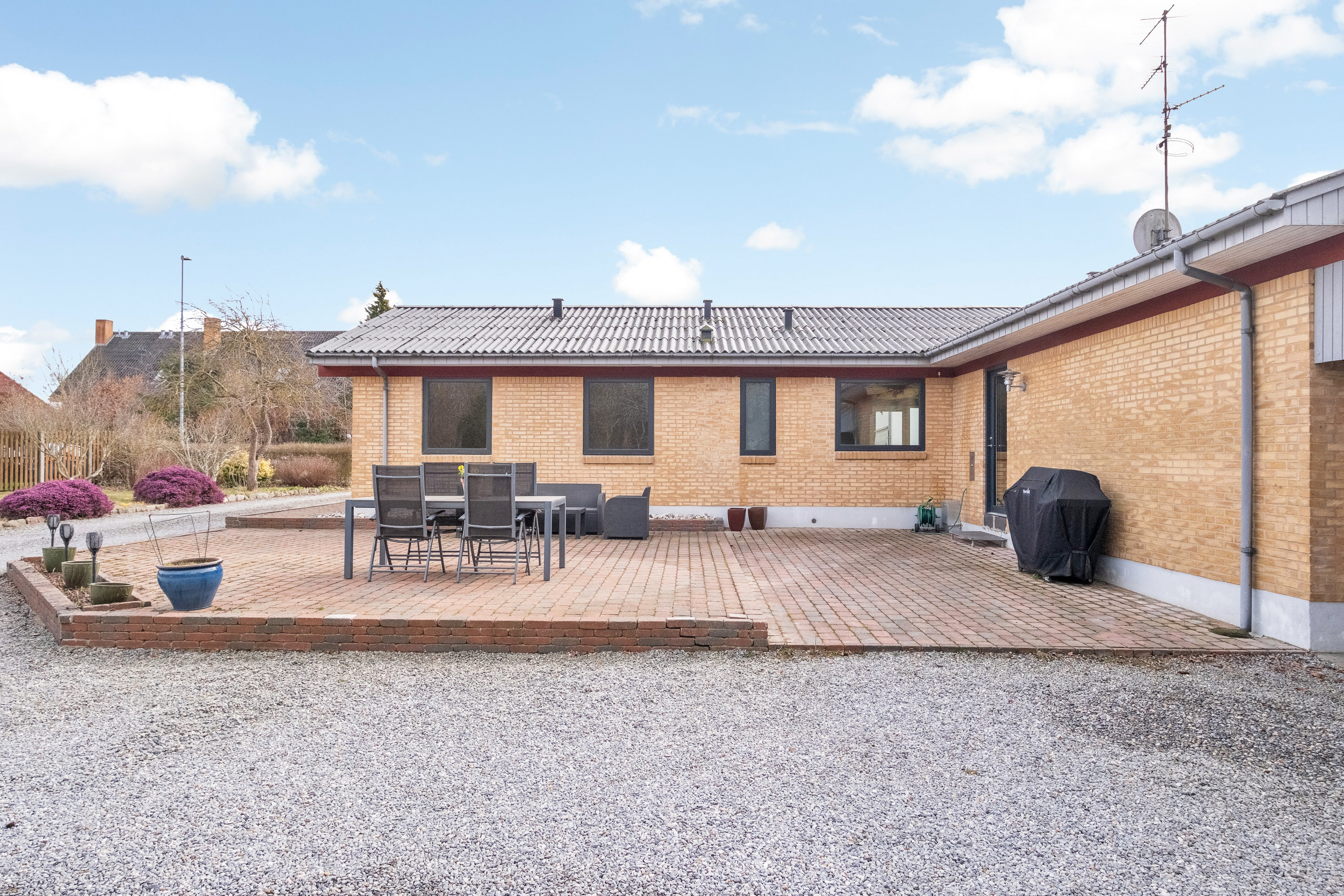 Fremhævet terrasse billede i fuldskærmstilstand. Billede af Møgelgårdsvej 35, 8520 Lystrup