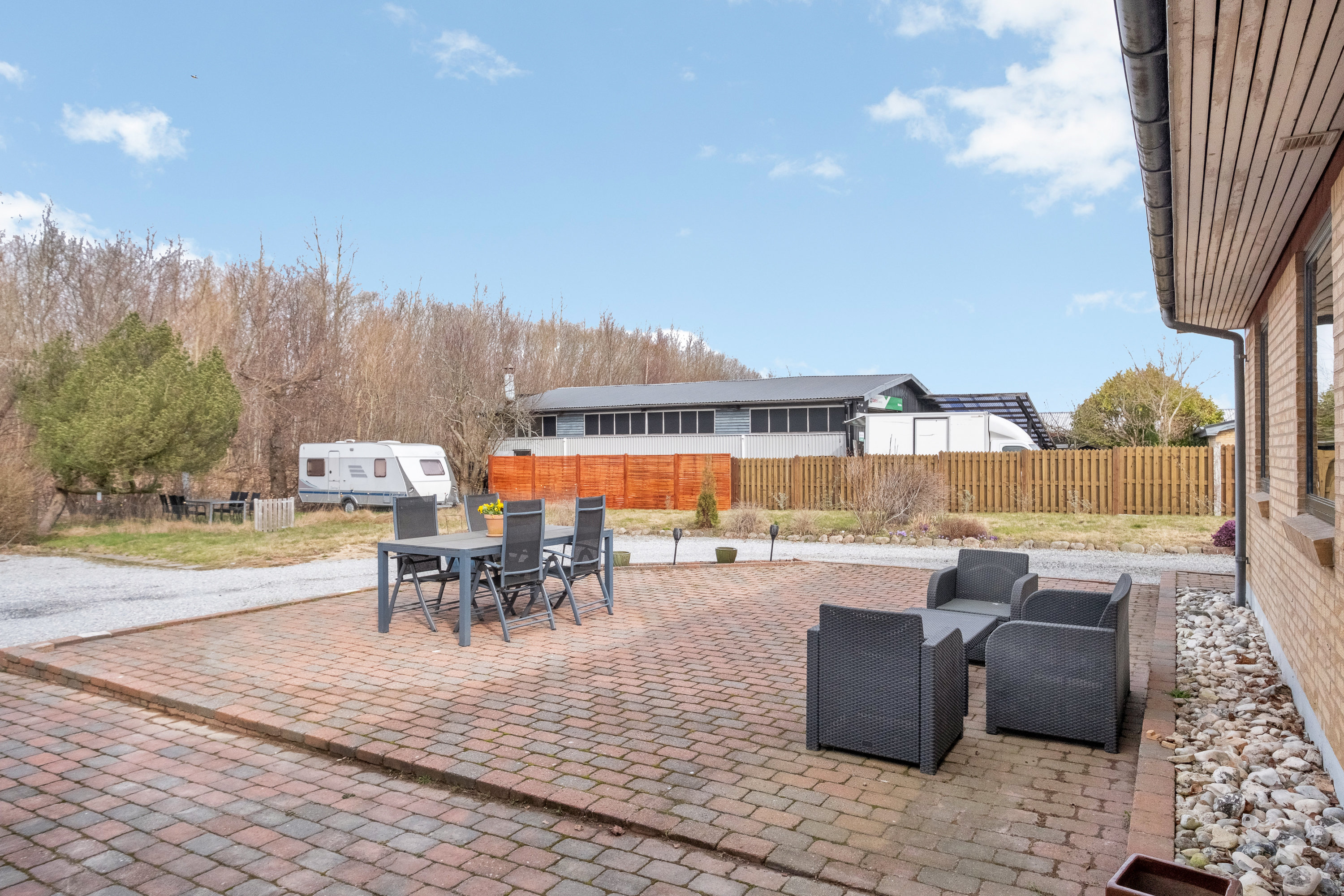 Fremhævet terrasse billede i fuldskærmstilstand. Billede af Møgelgårdsvej 35, 8520 Lystrup