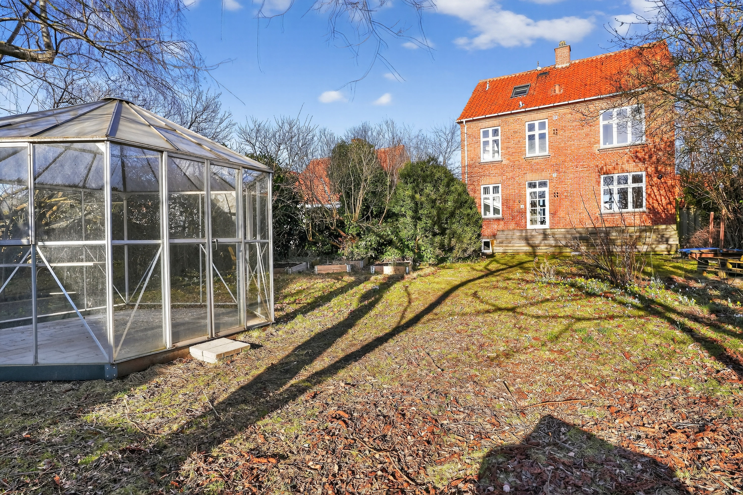 Fremhævet have billede i fuldskærmstilstand. Billede af Rosenvænget 5, 3000 Helsingør