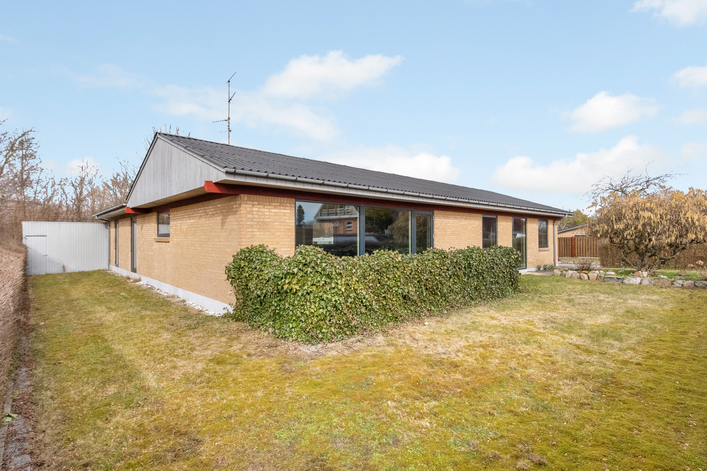 Miniaturebillede 1: facade. Billede af Møgelgårdsvej 35, 8520 Lystrup