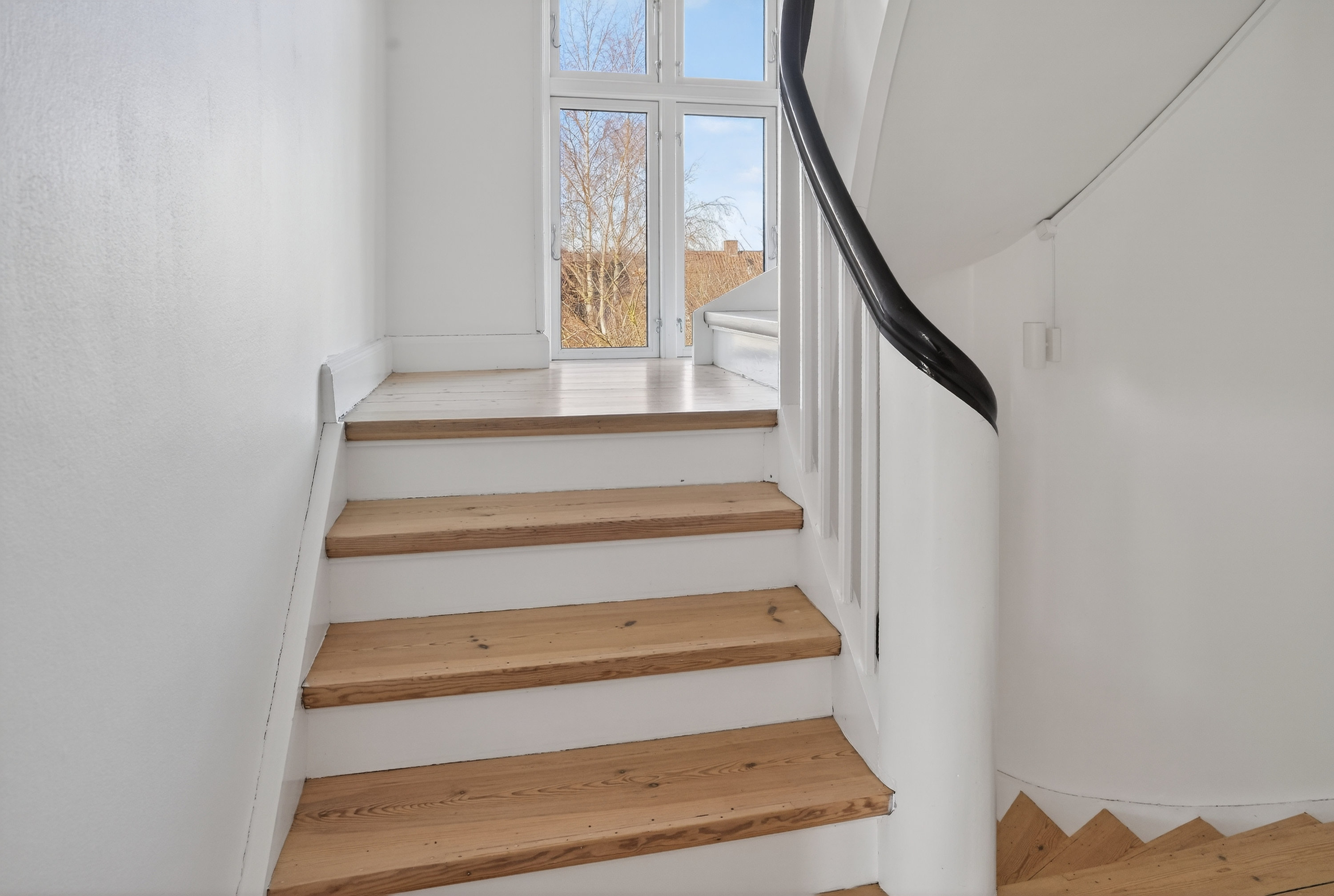 Fremhævet 1. sal billede i fuldskærmstilstand. Billede af Rosenvænget 5, 3000 Helsingør