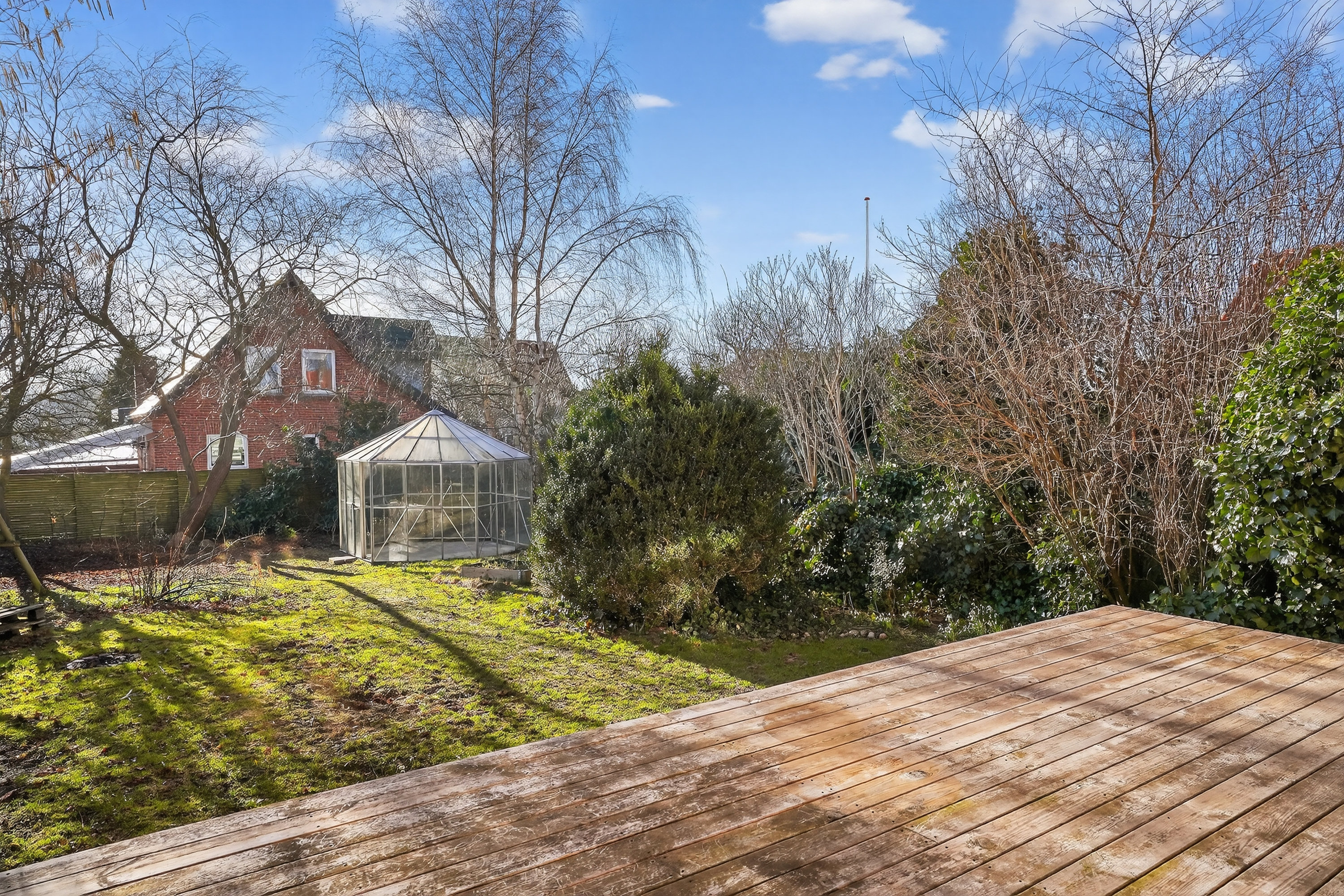 Fremhævet terrasse billede i fuldskærmstilstand. Billede af Rosenvænget 5, 3000 Helsingør