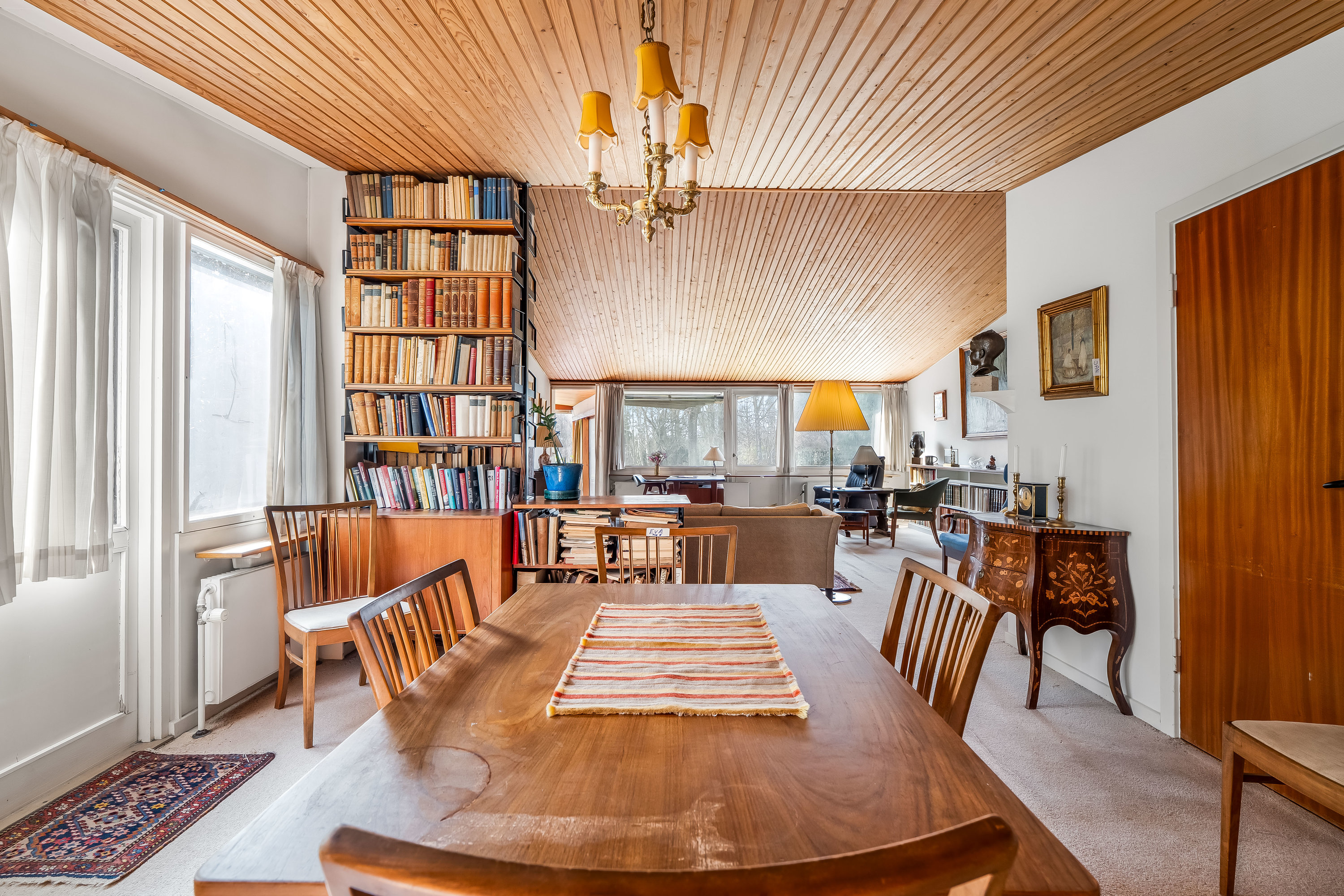 Fremhævet stue billede i fuldskærmstilstand. Billede af Skovtoftebakken 11, 2830 Virum