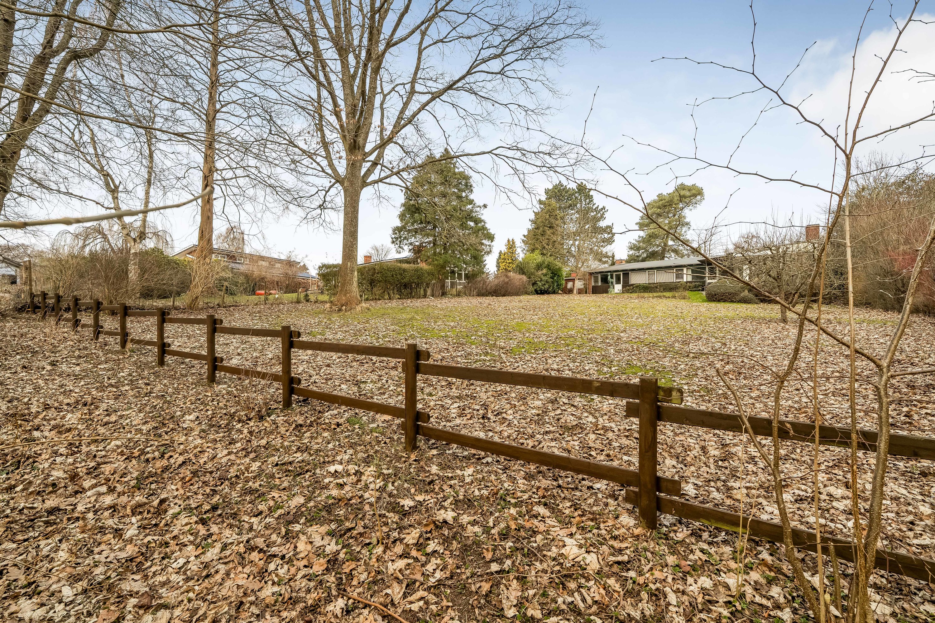 Fremhævet facade billede i fuldskærmstilstand. Billede af Skovtoftebakken 11, 2830 Virum