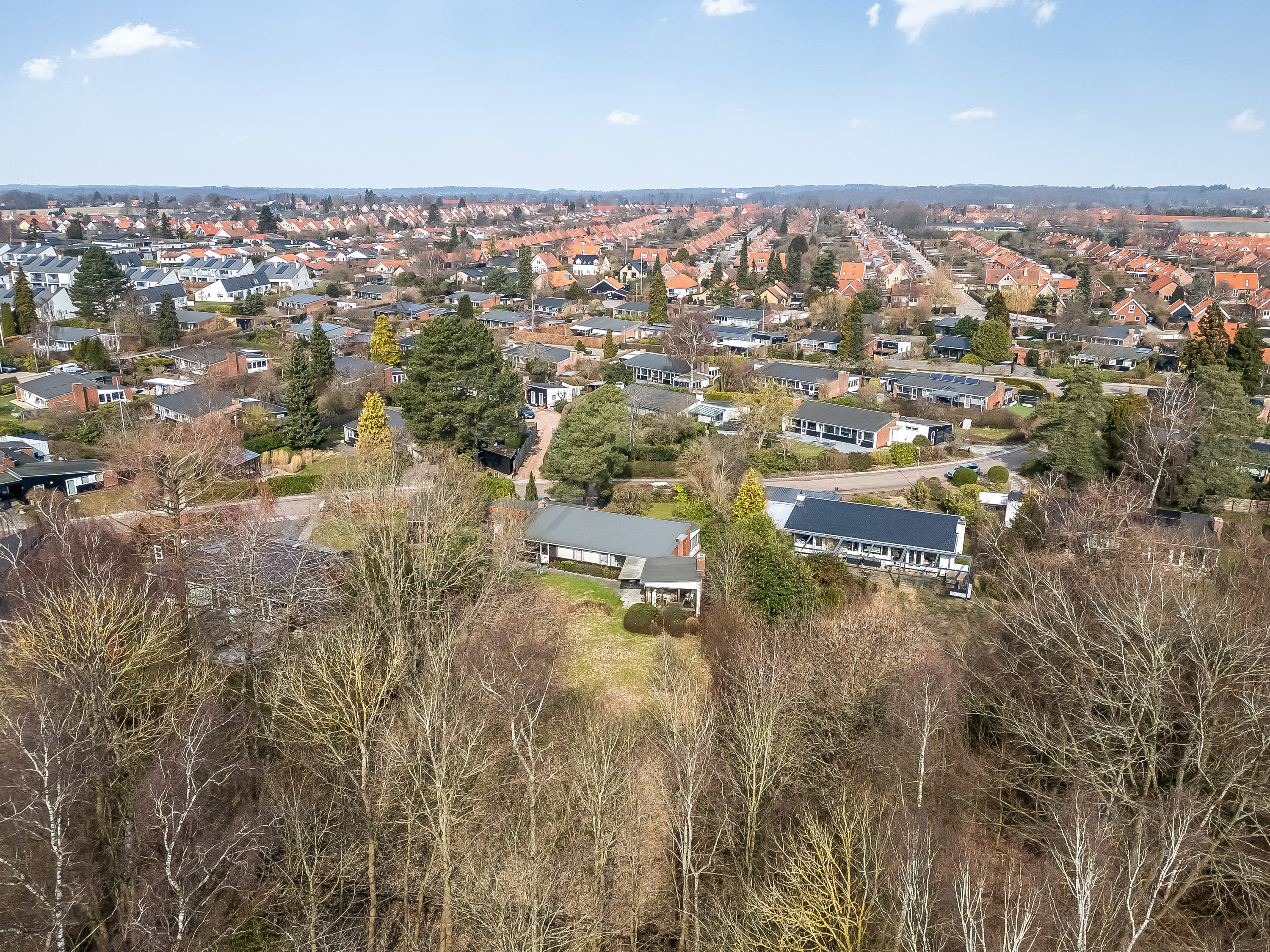Fremhævet luftfoto billede i fuldskærmstilstand. Billede af Skovtoftebakken 11, 2830 Virum