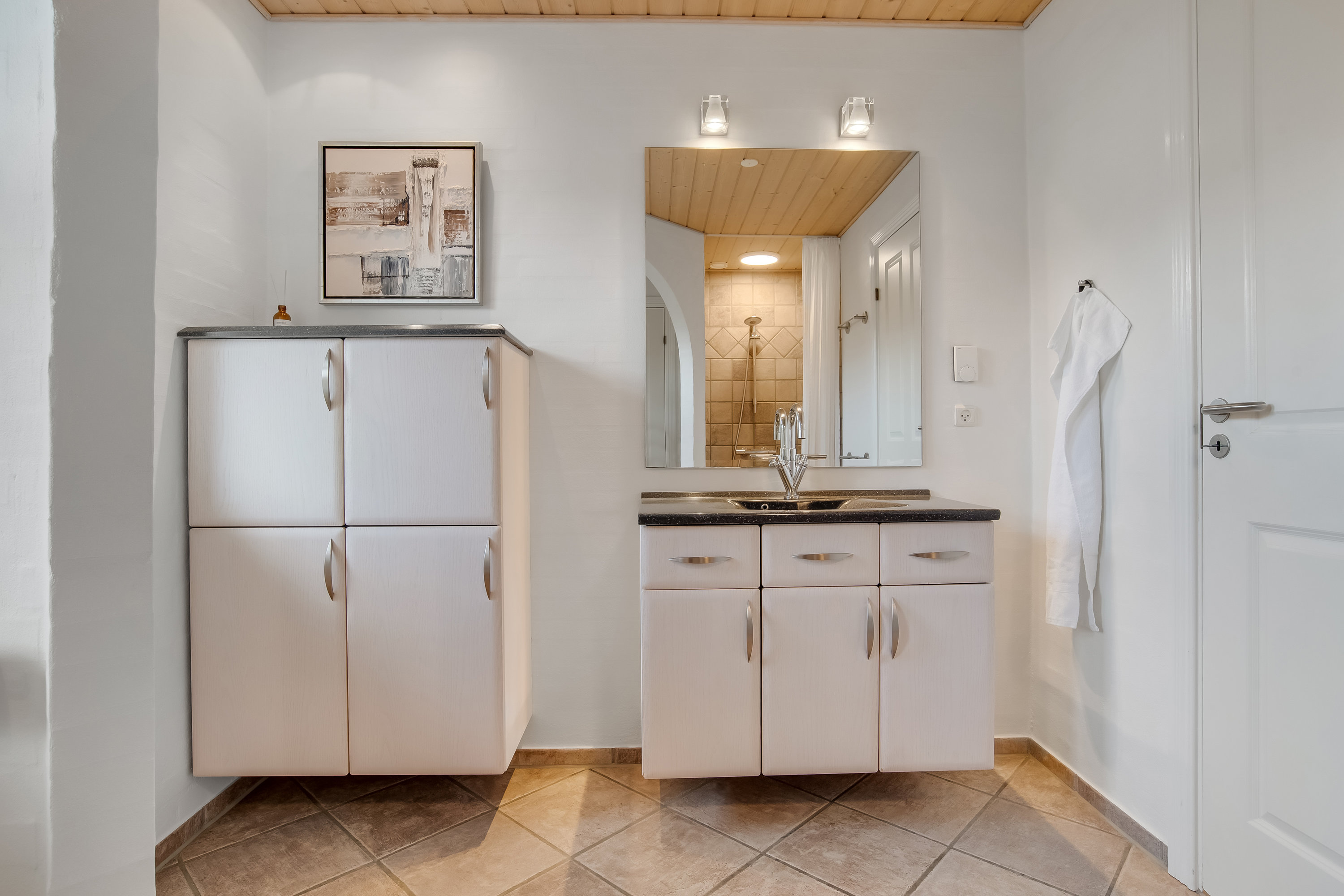 Fremhævet badeværelse billede i fuldskærmstilstand. Billede af Skovvikken 34, Mejrup, 7500 Holstebro