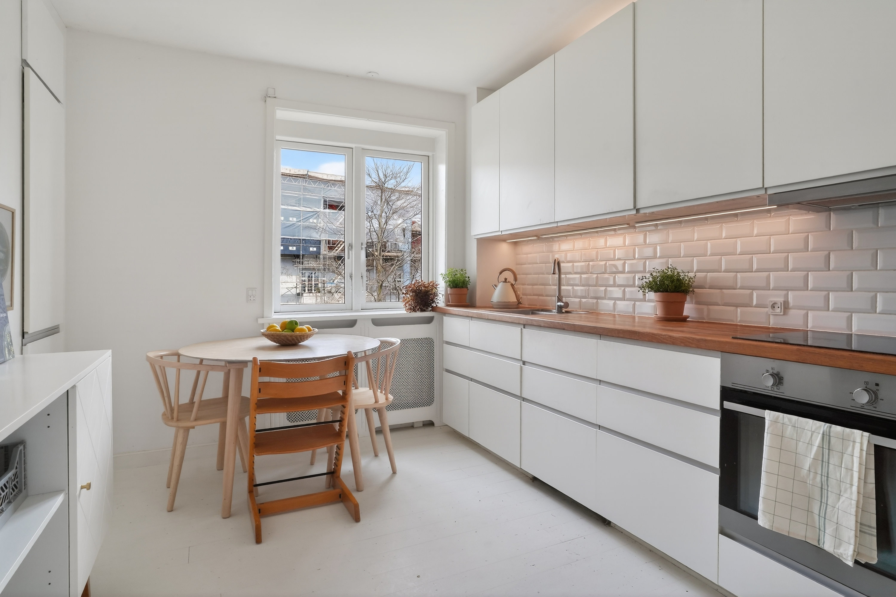 Fremhævet køkken billede i fuldskærmstilstand. Billede af Skydebane Alle 1, 1. th., 3000 Helsingør