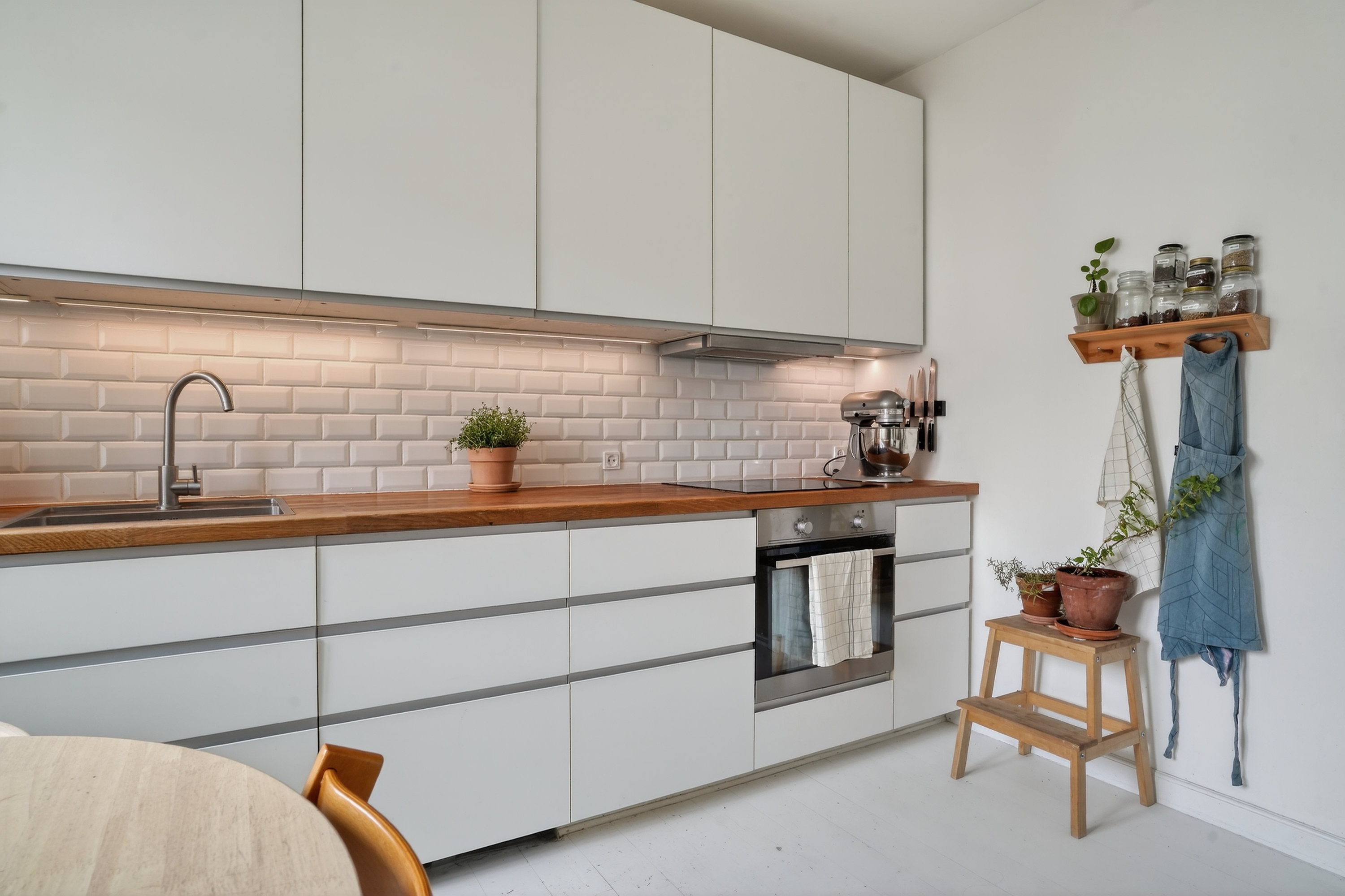 Fremhævet køkken billede i fuldskærmstilstand. Billede af Skydebane Alle 1, 1. th., 3000 Helsingør