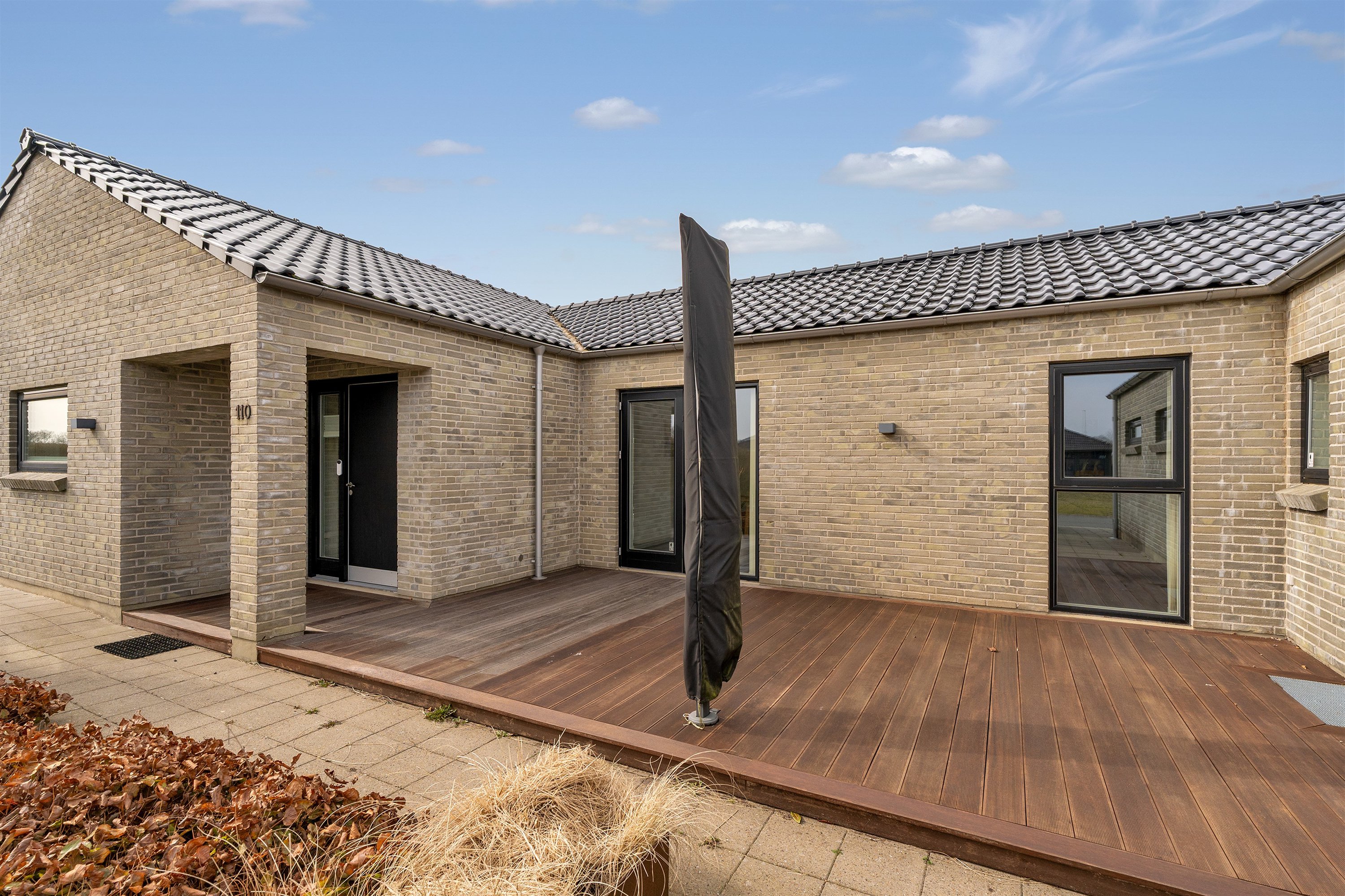 Fremhævet terrasse billede i fuldskærmstilstand. Billede af Lillevang 110, 7190 Billund