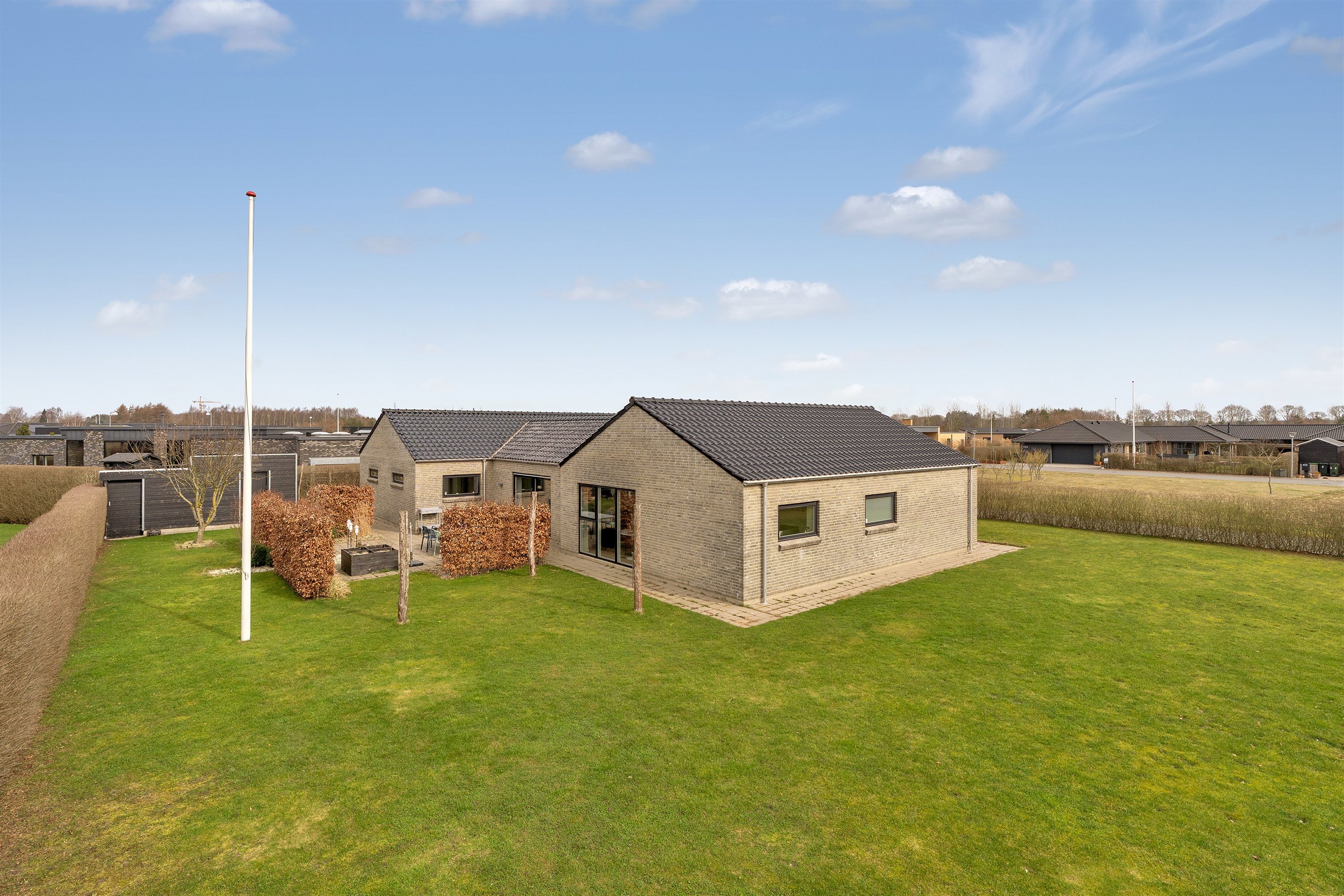 Fremhævet ejendommen billede i fuldskærmstilstand. Billede af Lillevang 110, 7190 Billund