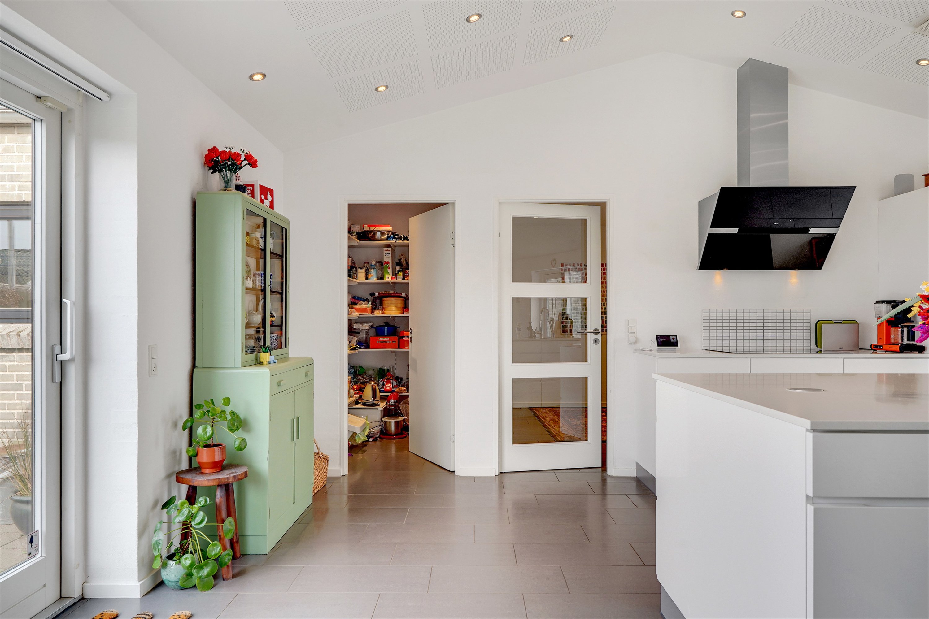 Fremhævet køkken billede i fuldskærmstilstand. Billede af Lillevang 110, 7190 Billund