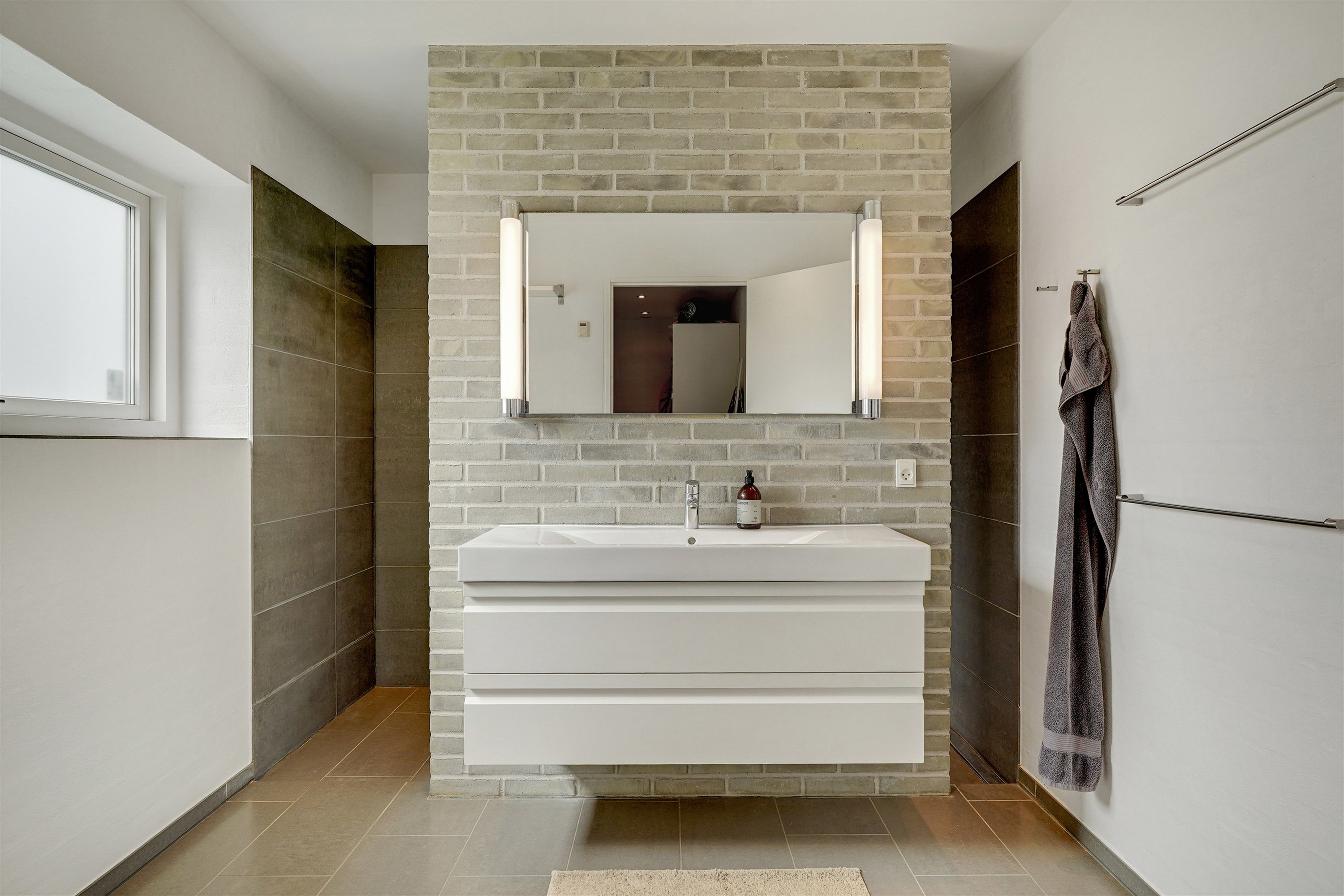 Fremhævet badeværelse billede i fuldskærmstilstand. Billede af Lillevang 110, 7190 Billund