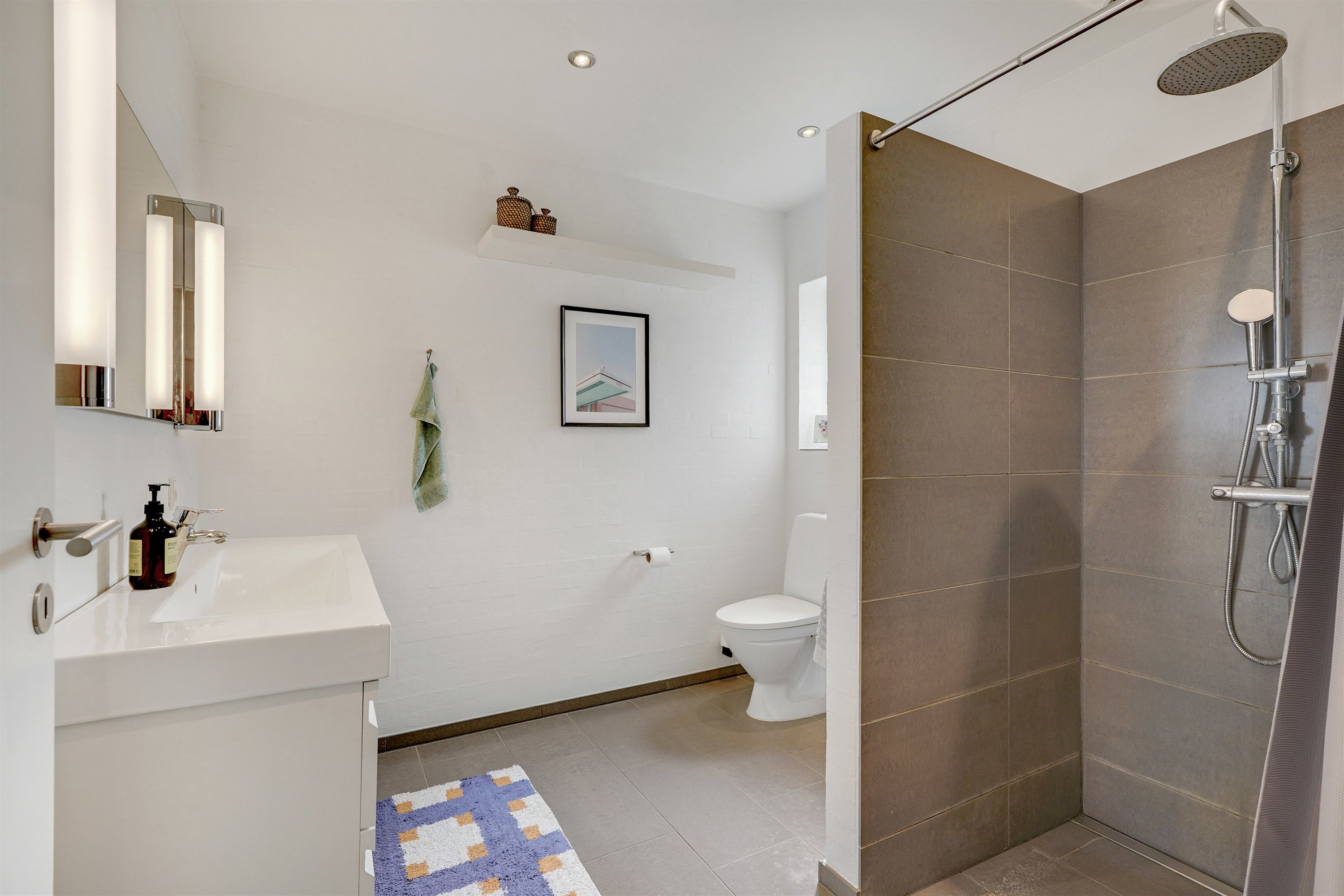 Fremhævet badeværelse billede i fuldskærmstilstand. Billede af Lillevang 110, 7190 Billund