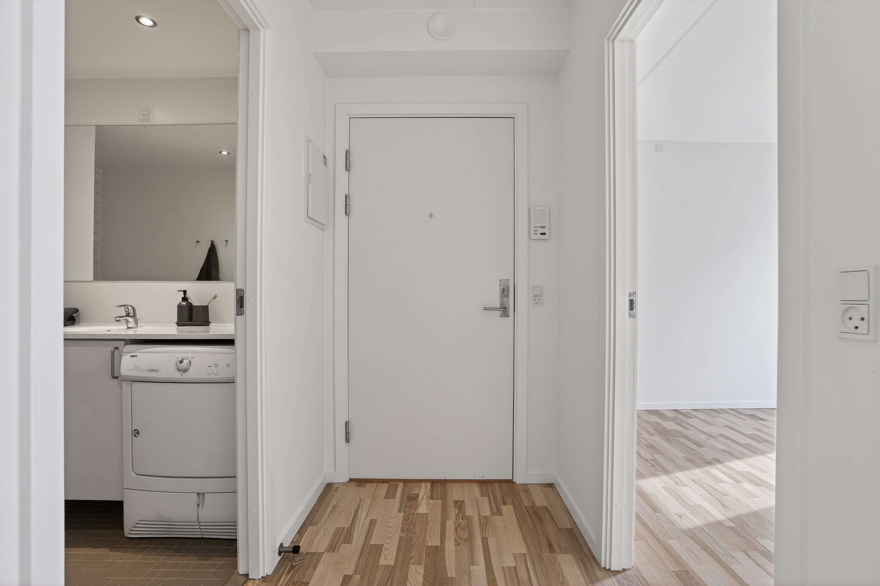 Fremhævet entré billede i fuldskærmstilstand. Billede af Karin Nellemoses Vej 3, 1. th., 2500 Valby