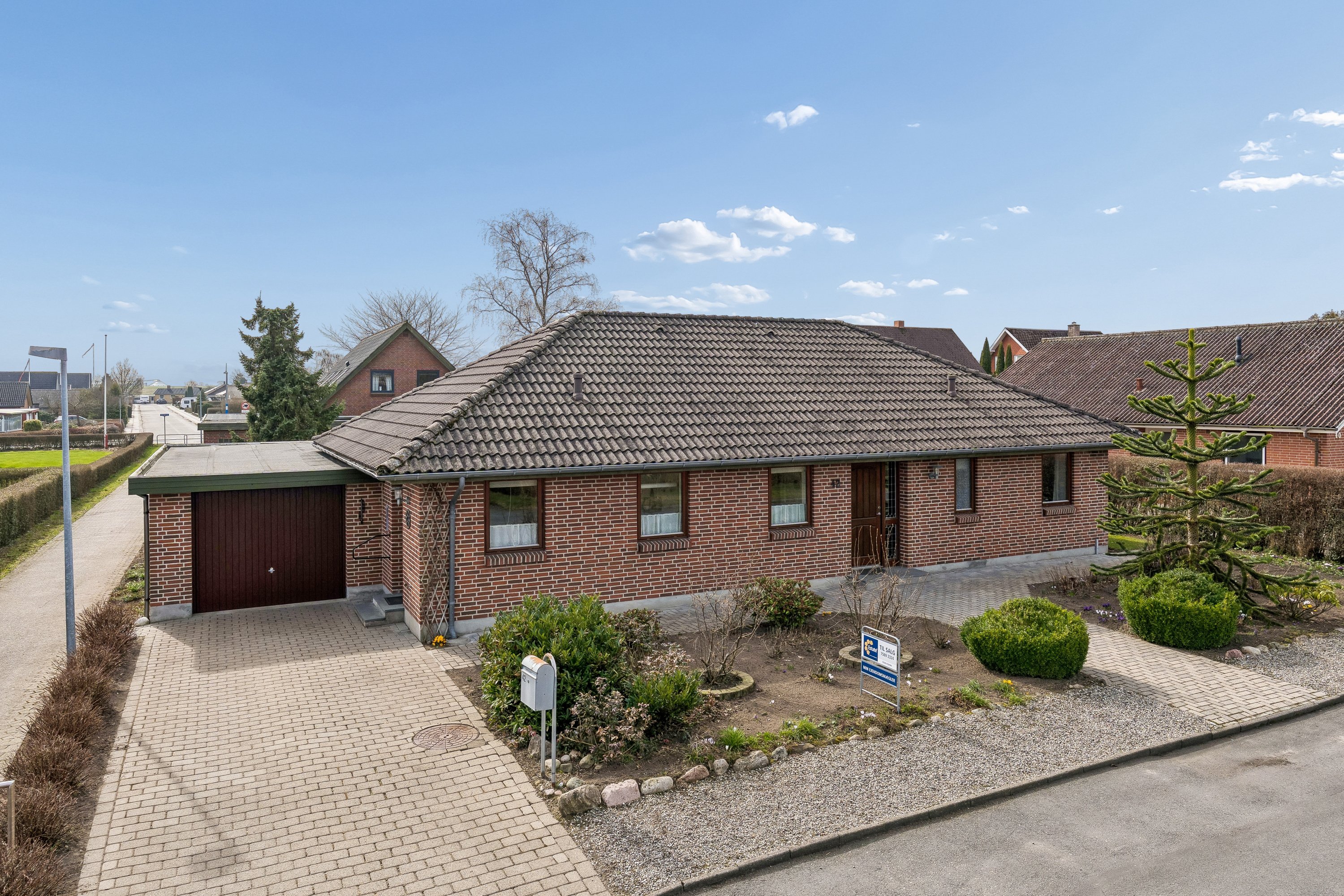 Villa: Ejendommen på Spættevej 42, Ø Snede, 8723 Løsning