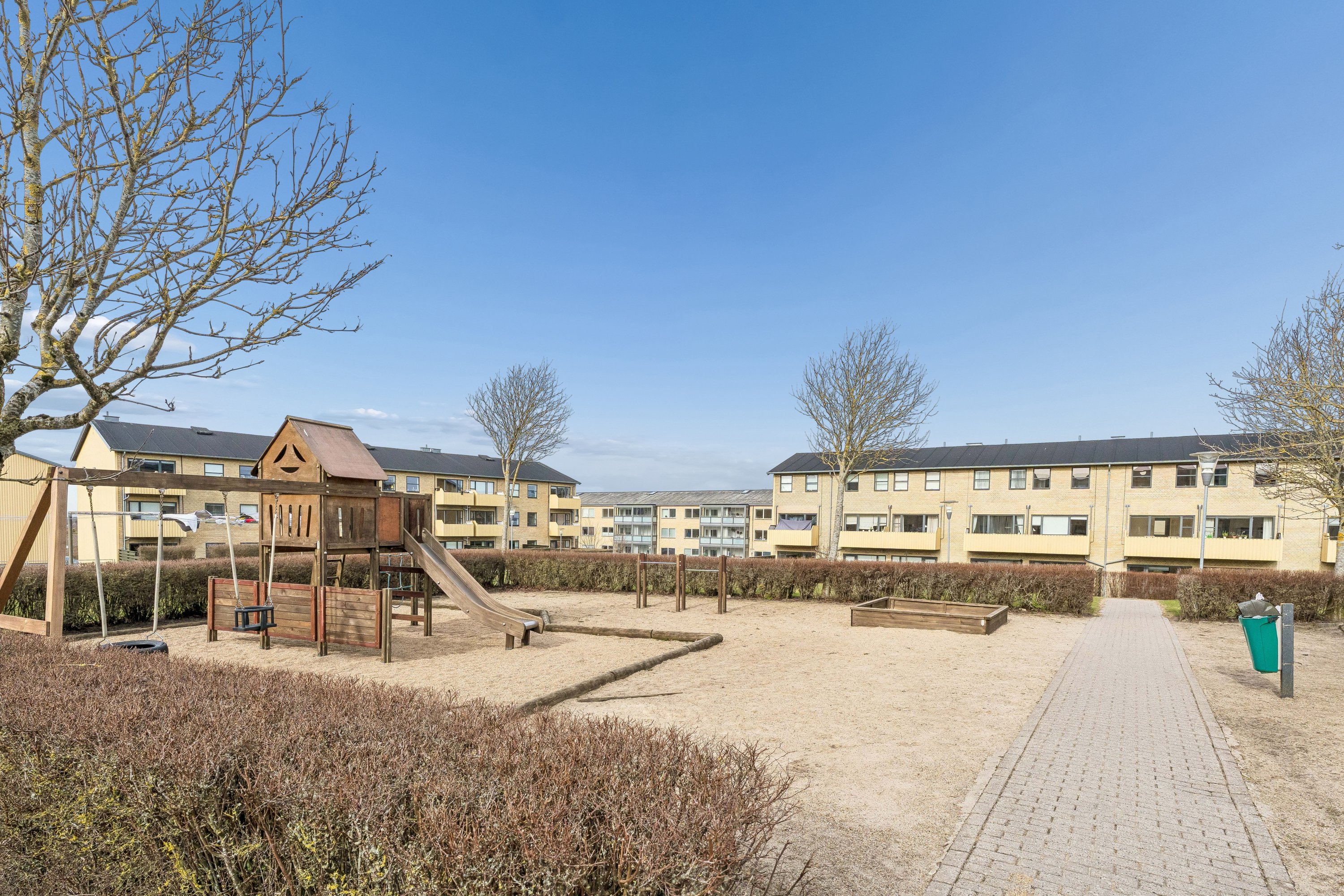 Fremhævet andet billede i fuldskærmstilstand. Billede af Roald Amundsens Vej 11, st.., 9210 Aalborg SØ