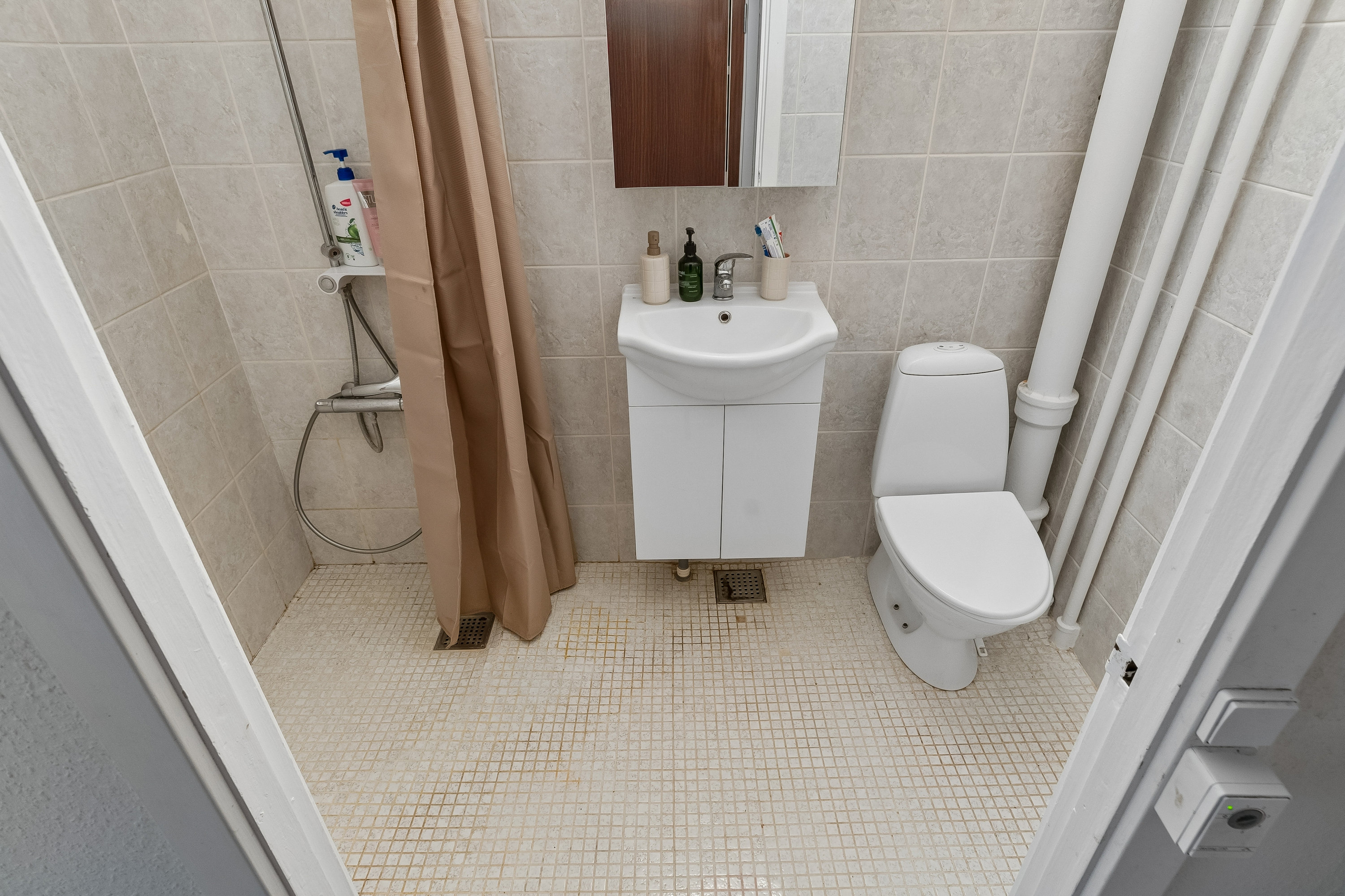 Fremhævet badeværelse billede i fuldskærmstilstand. Billede af Lindebo 11, st.. 63., 2630 Taastrup