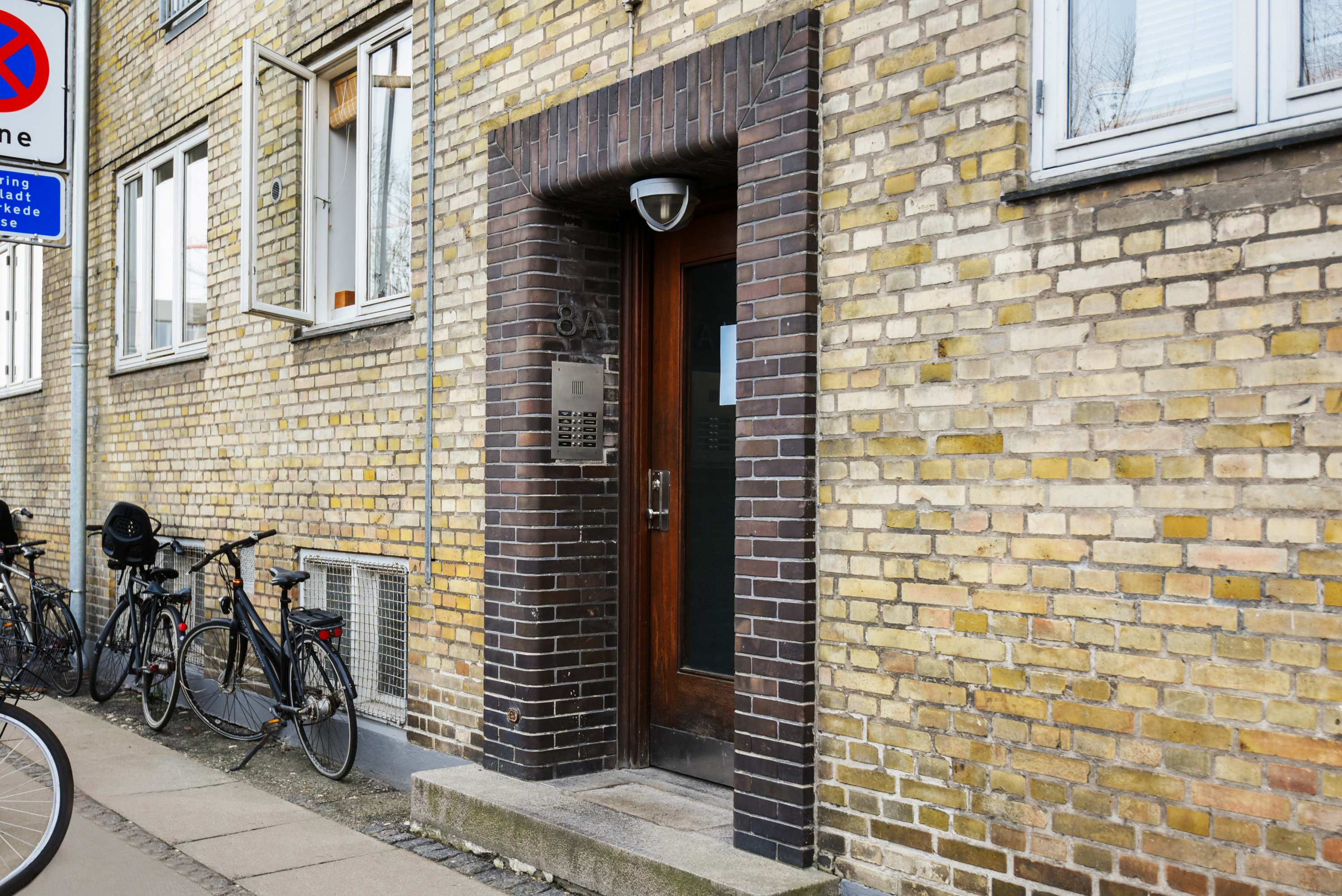 Fremhævet facade billede i fuldskærmstilstand. Billede af Evanstonevej 8A, st.. tv., 2900 Hellerup