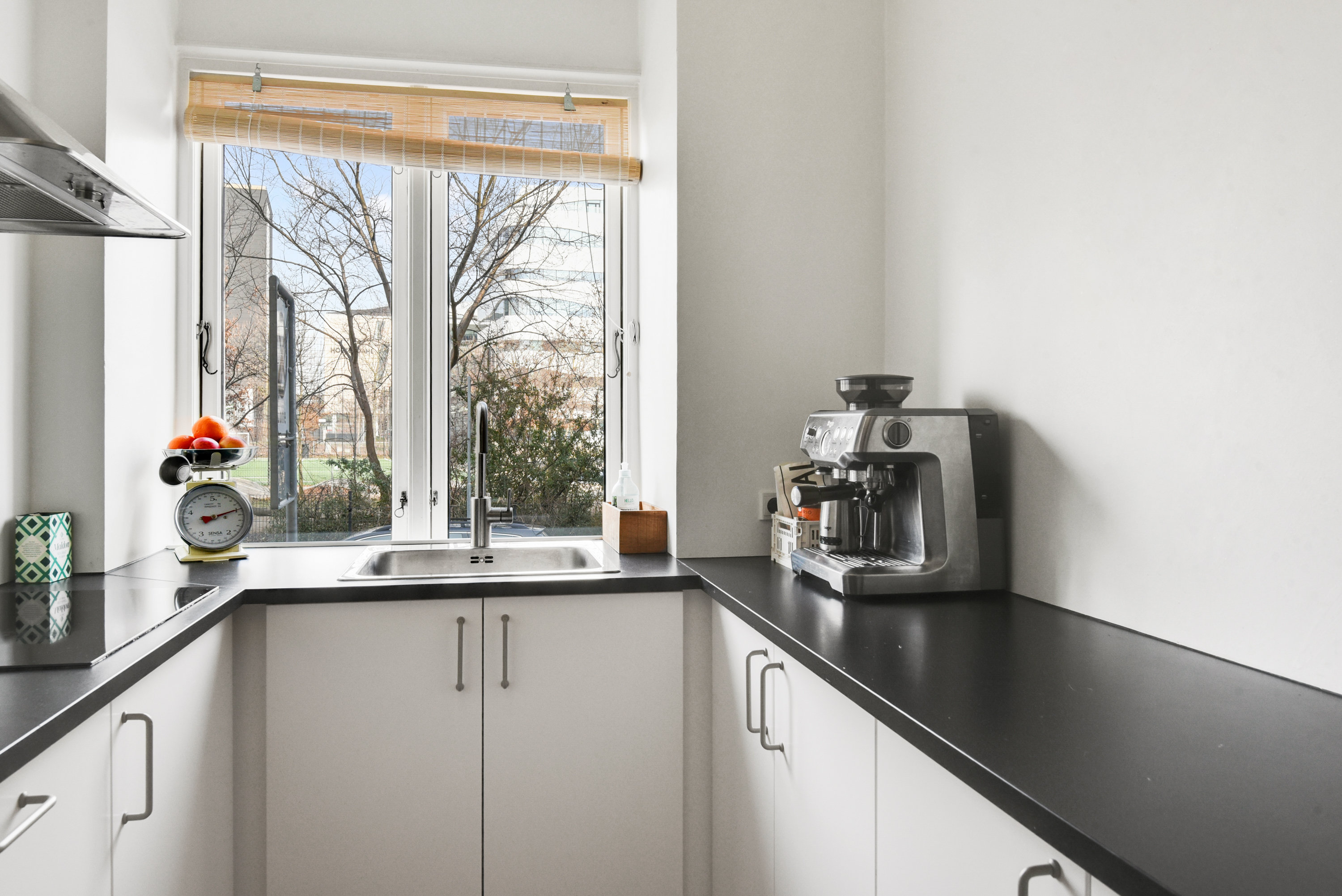 Fremhævet køkken billede i fuldskærmstilstand. Billede af Evanstonevej 8A, st.. tv., 2900 Hellerup