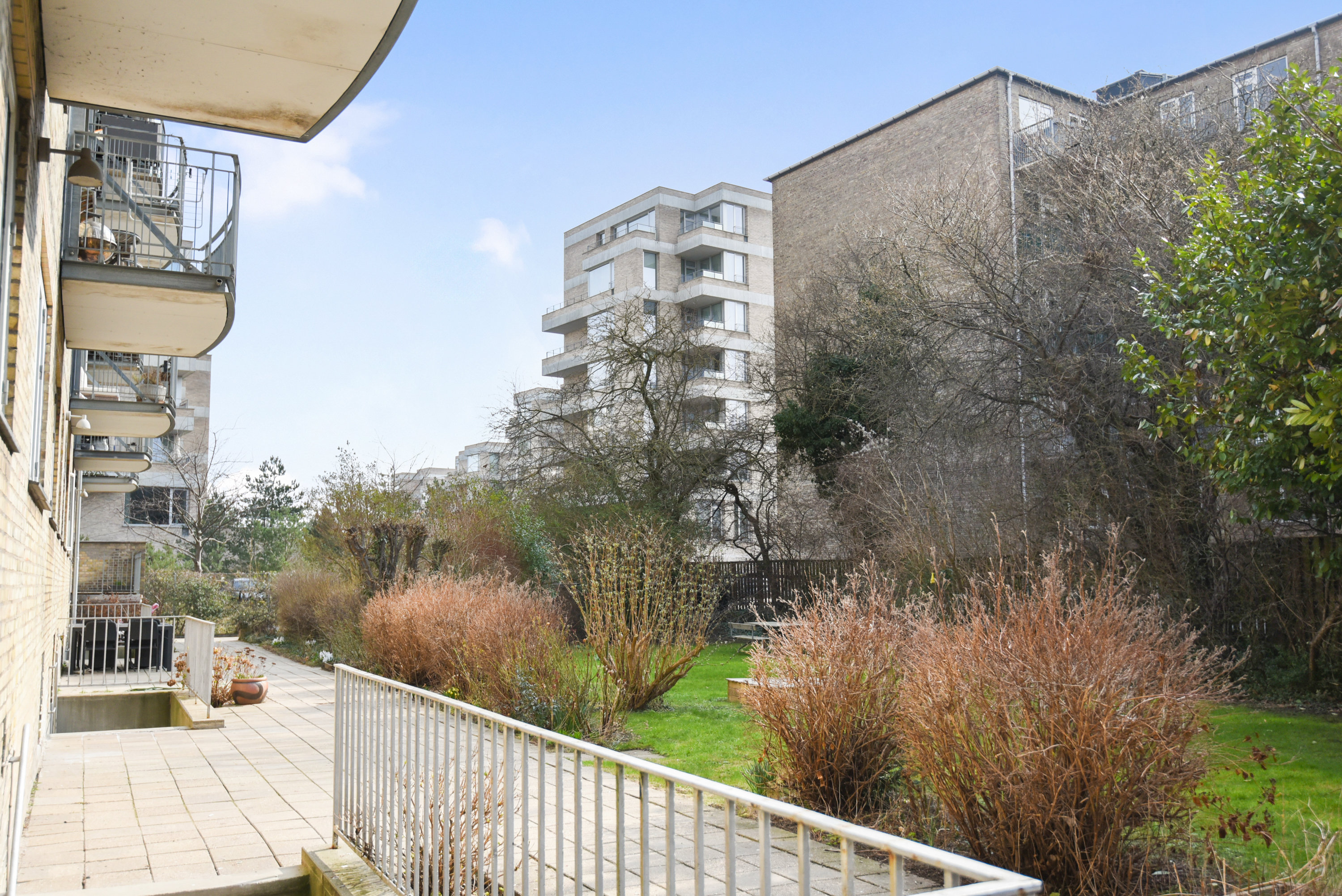 Fremhævet facade billede i fuldskærmstilstand. Billede af Evanstonevej 8A, st.. tv., 2900 Hellerup