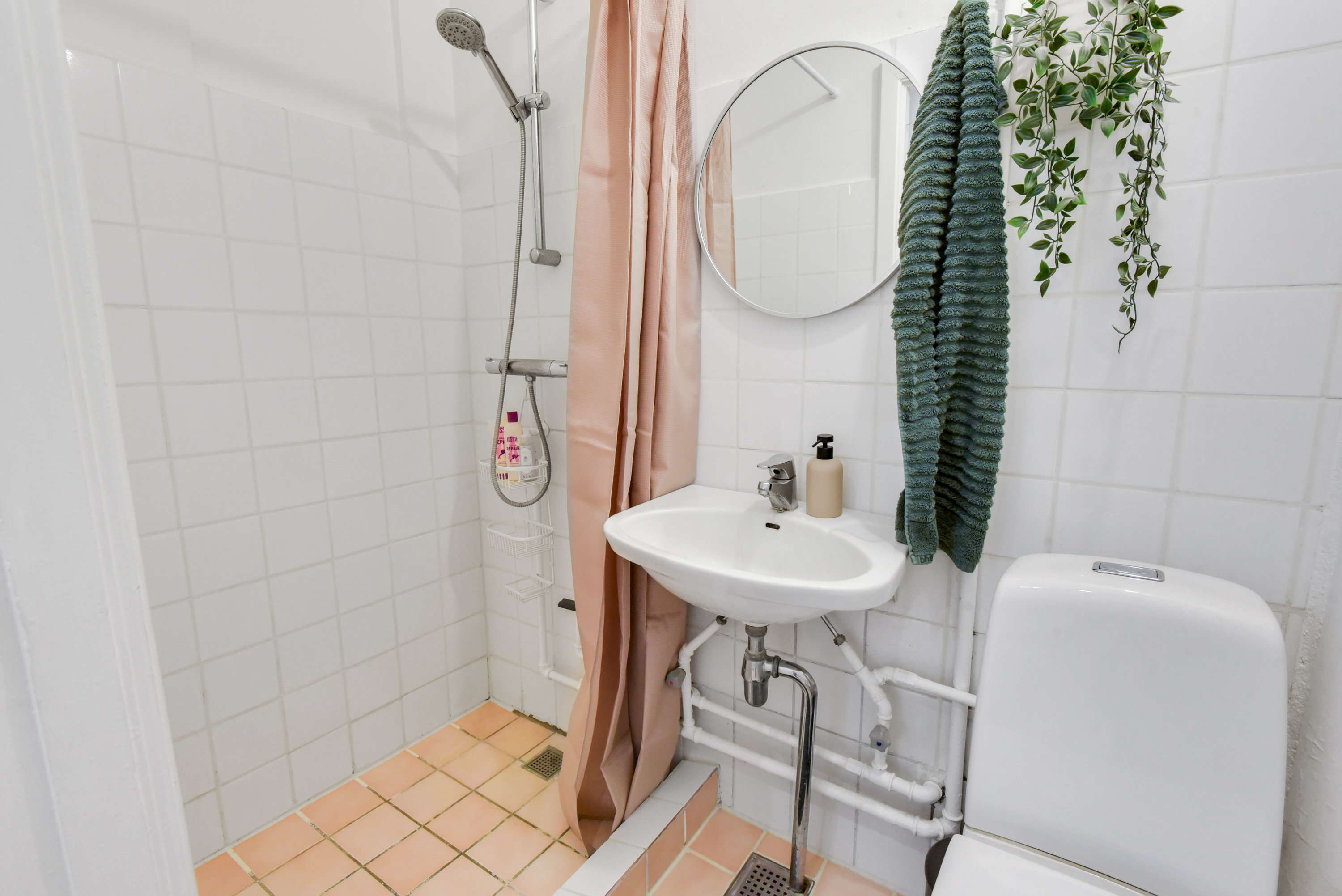 Fremhævet badeværelse billede i fuldskærmstilstand. Billede af Evanstonevej 8A, st.. tv., 2900 Hellerup