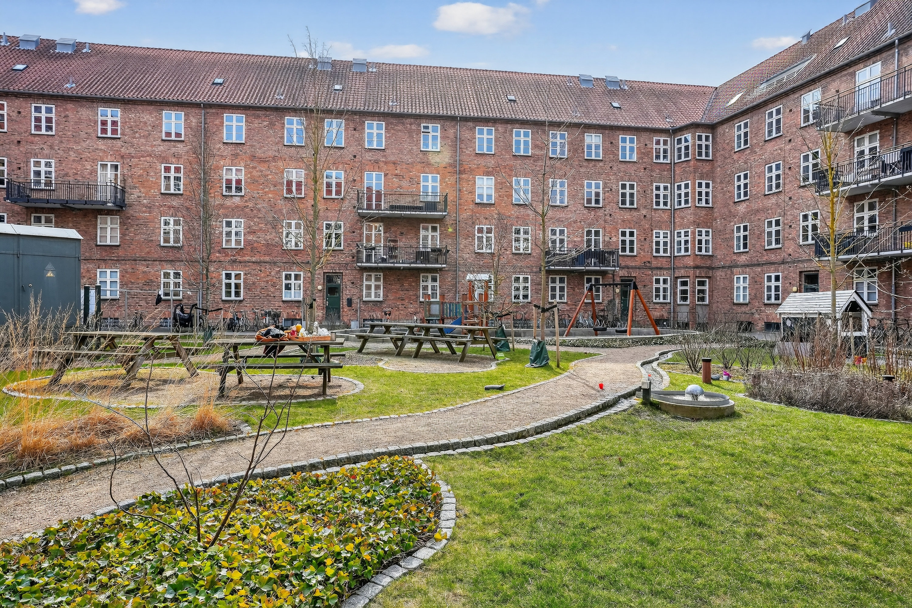 Fremhævet gårdmiljø billede i fuldskærmstilstand. Billede af Slotsherrensvej 3, st.. th., 2720 Vanløse