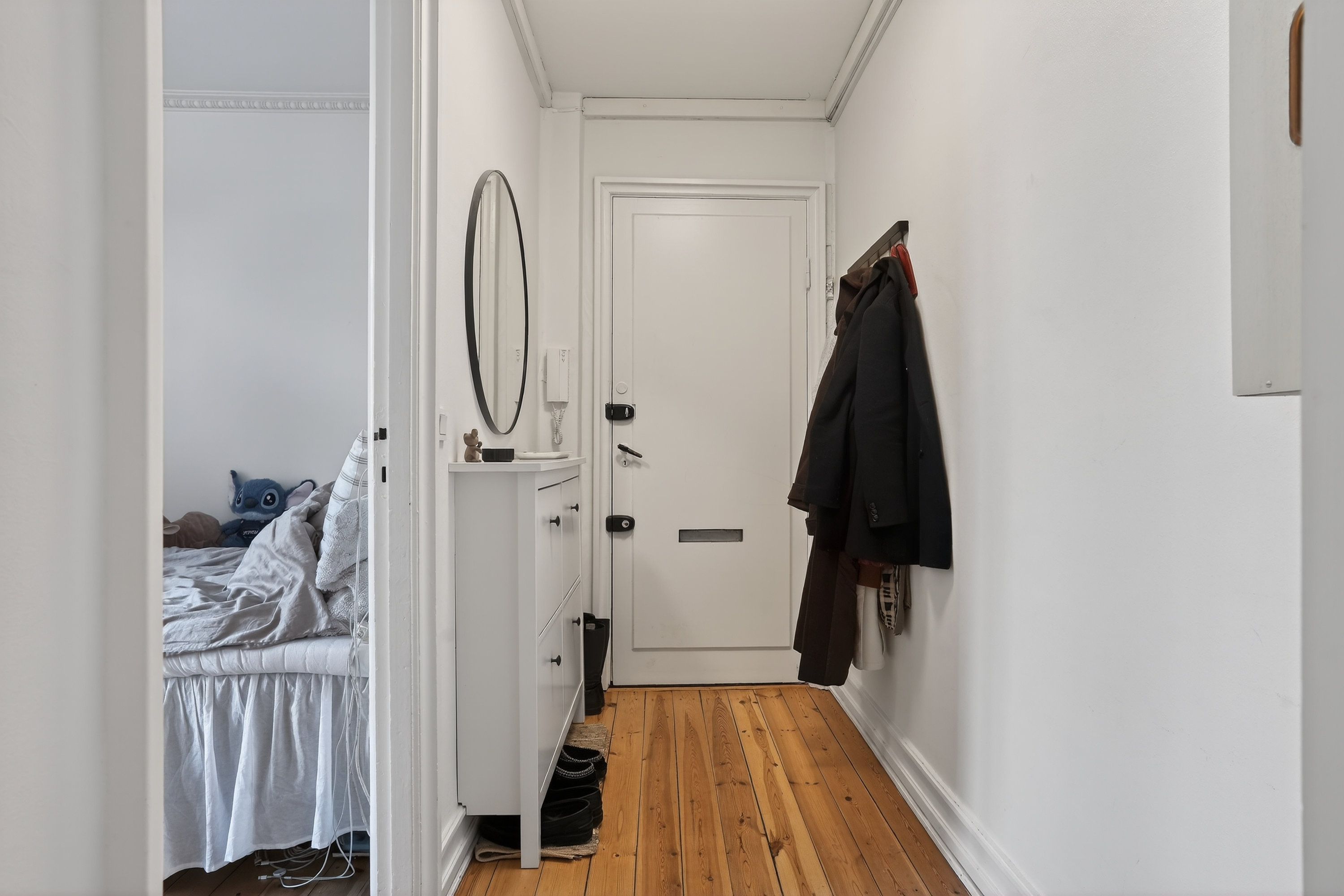 Fremhævet entré billede i fuldskærmstilstand. Billede af Slotsherrensvej 3, st.. th., 2720 Vanløse