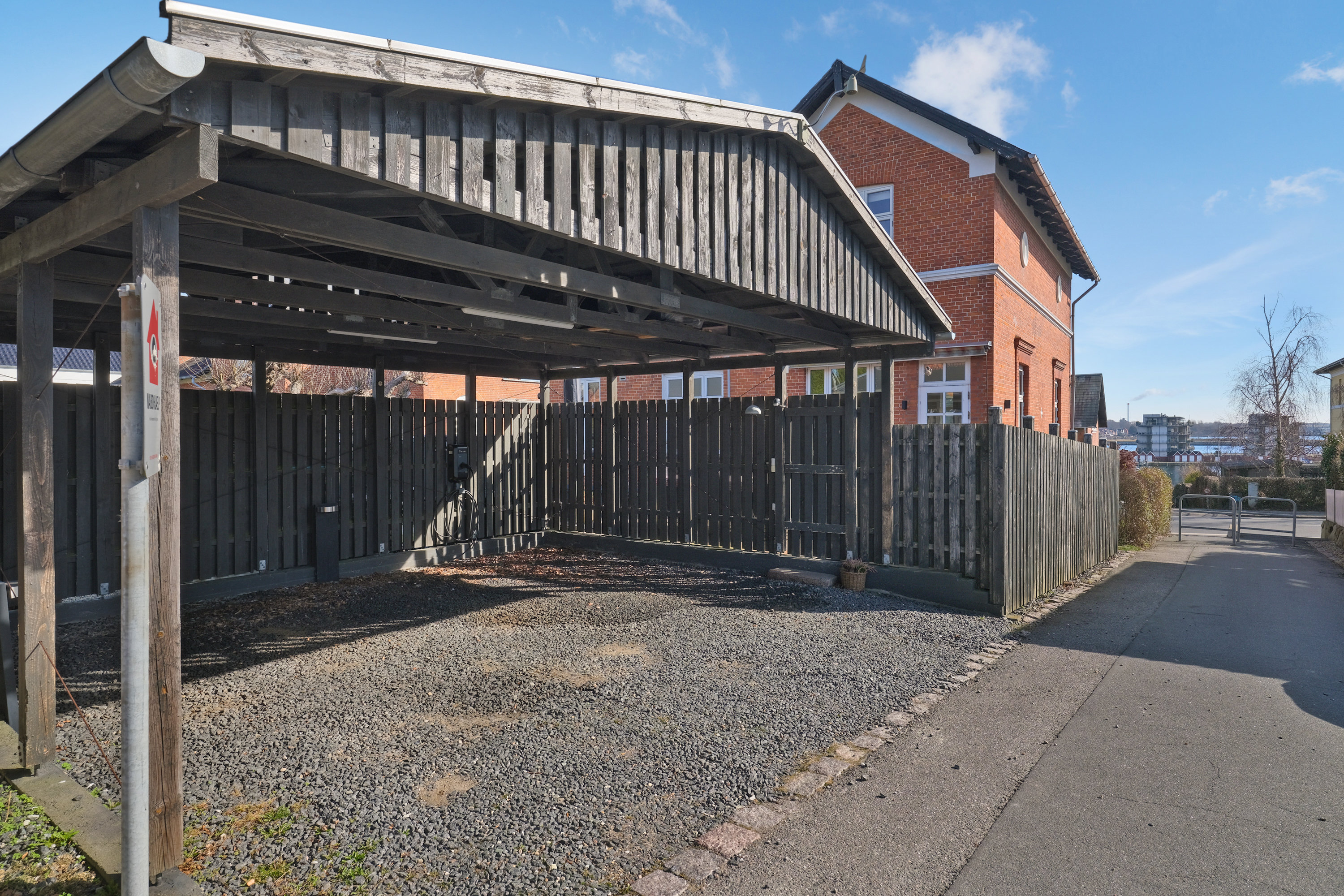 Fremhævet carport billede i fuldskærmstilstand. Billede af Dyrehavevej 26, 5800 Nyborg