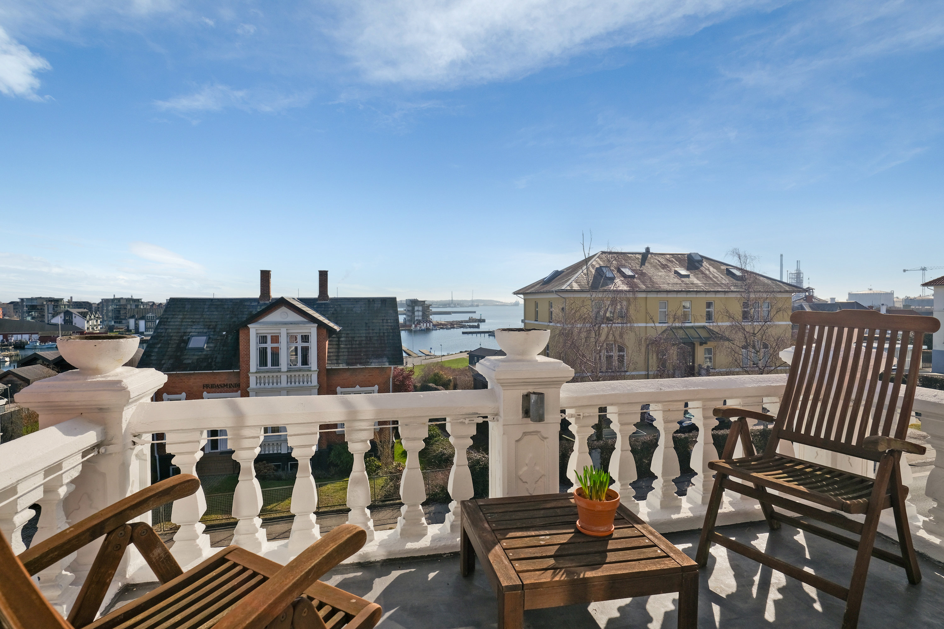 Fremhævet altan billede i fuldskærmstilstand. Billede af Dyrehavevej 26, 5800 Nyborg