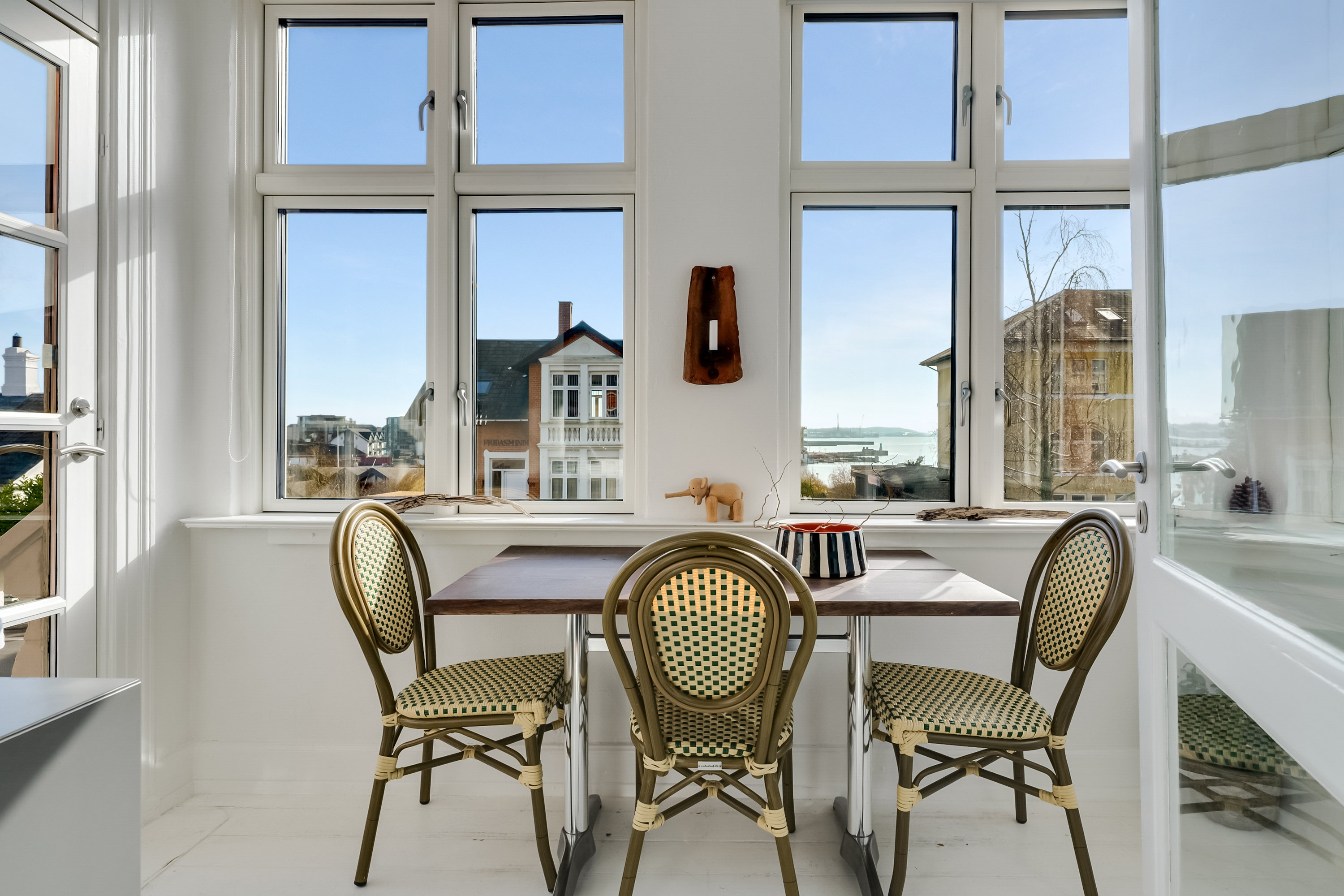 Fremhævet vindfang billede i fuldskærmstilstand. Billede af Dyrehavevej 26, 5800 Nyborg