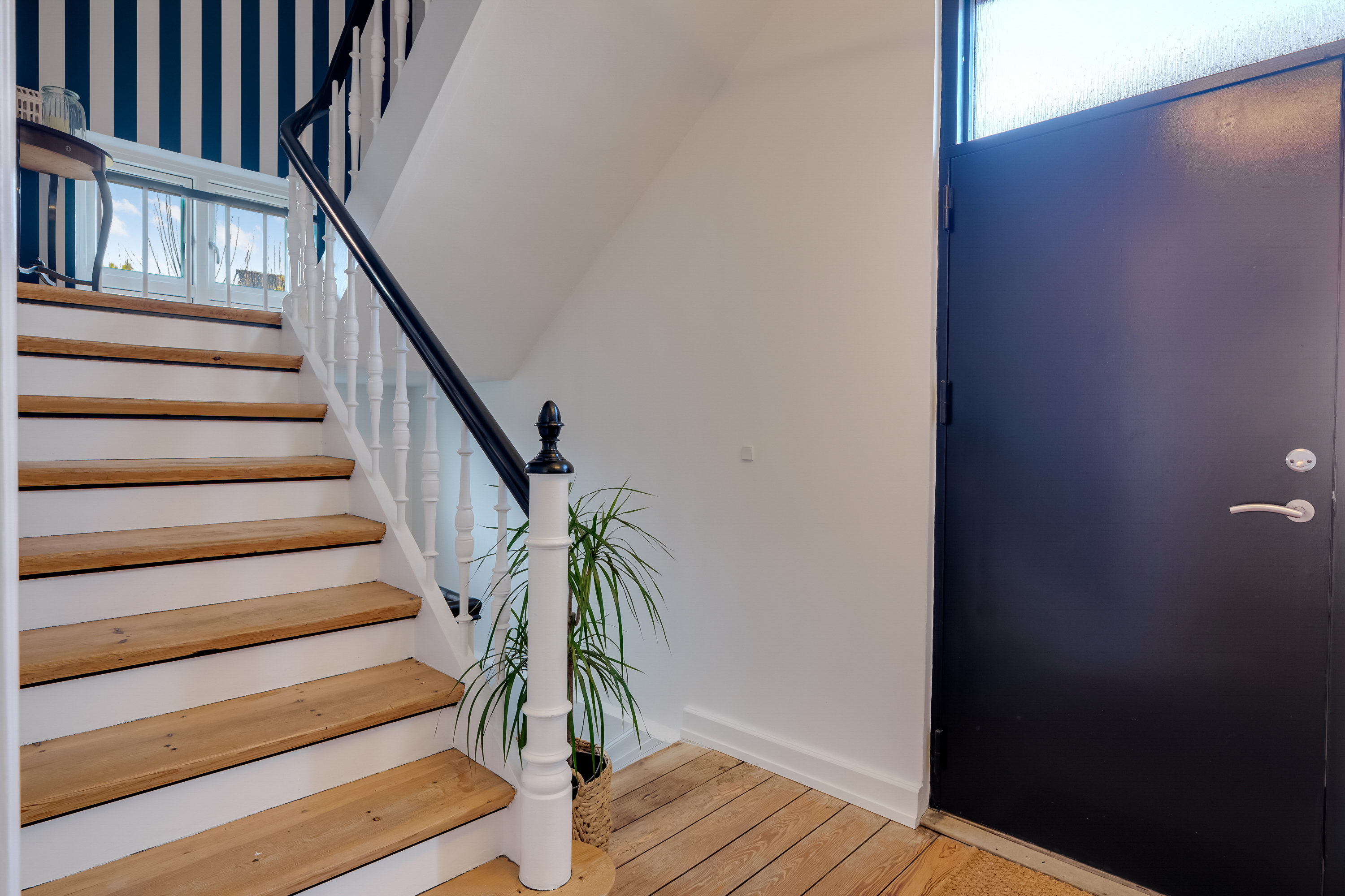 Fremhævet trappe billede i fuldskærmstilstand. Billede af Dyrehavevej 26, 5800 Nyborg