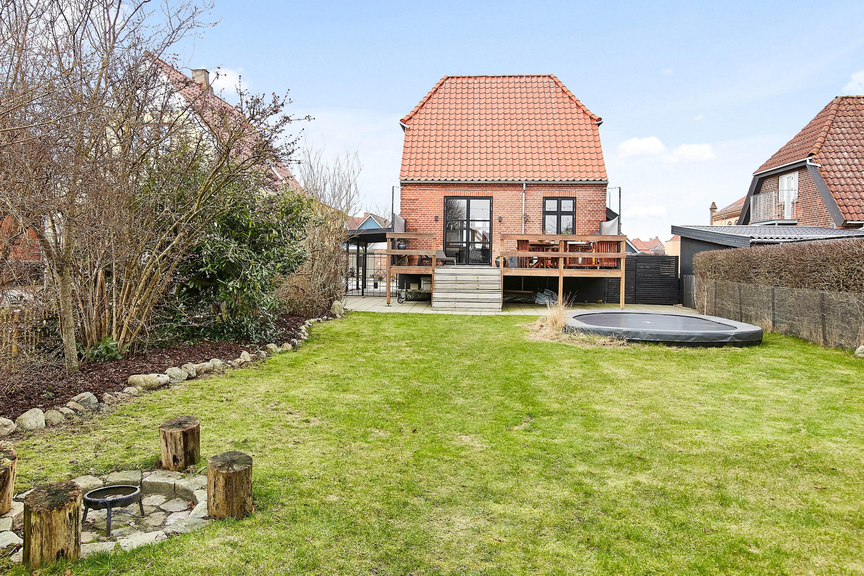 Fremhævet facade fra haven billede i fuldskærmstilstand. Billede af Læsøgade 6, 8700 Horsens