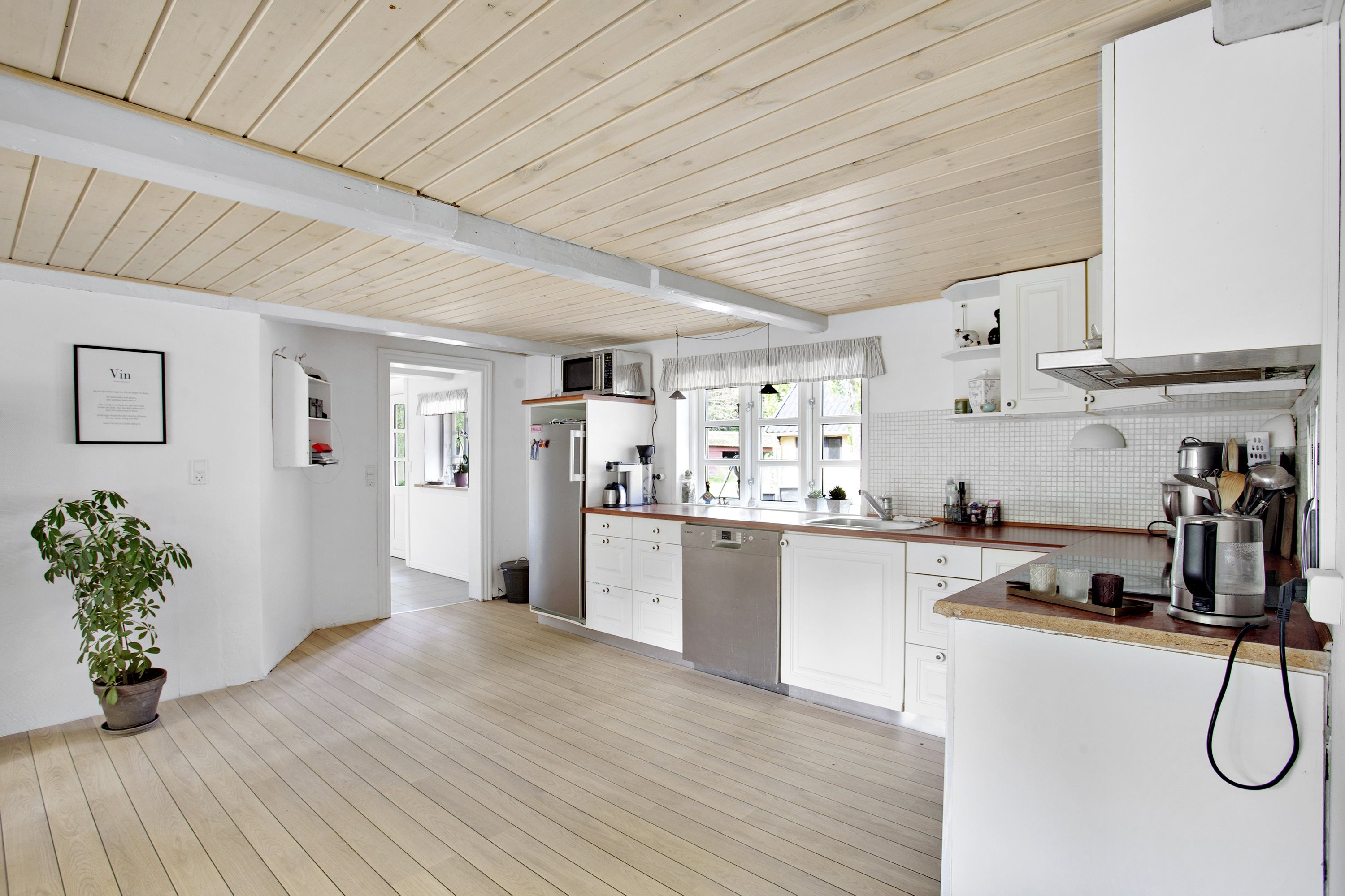 Fremhævet køkken billede i fuldskærmstilstand. Billede af Lille Skovvej 9, Byrum, 9940 Læsø