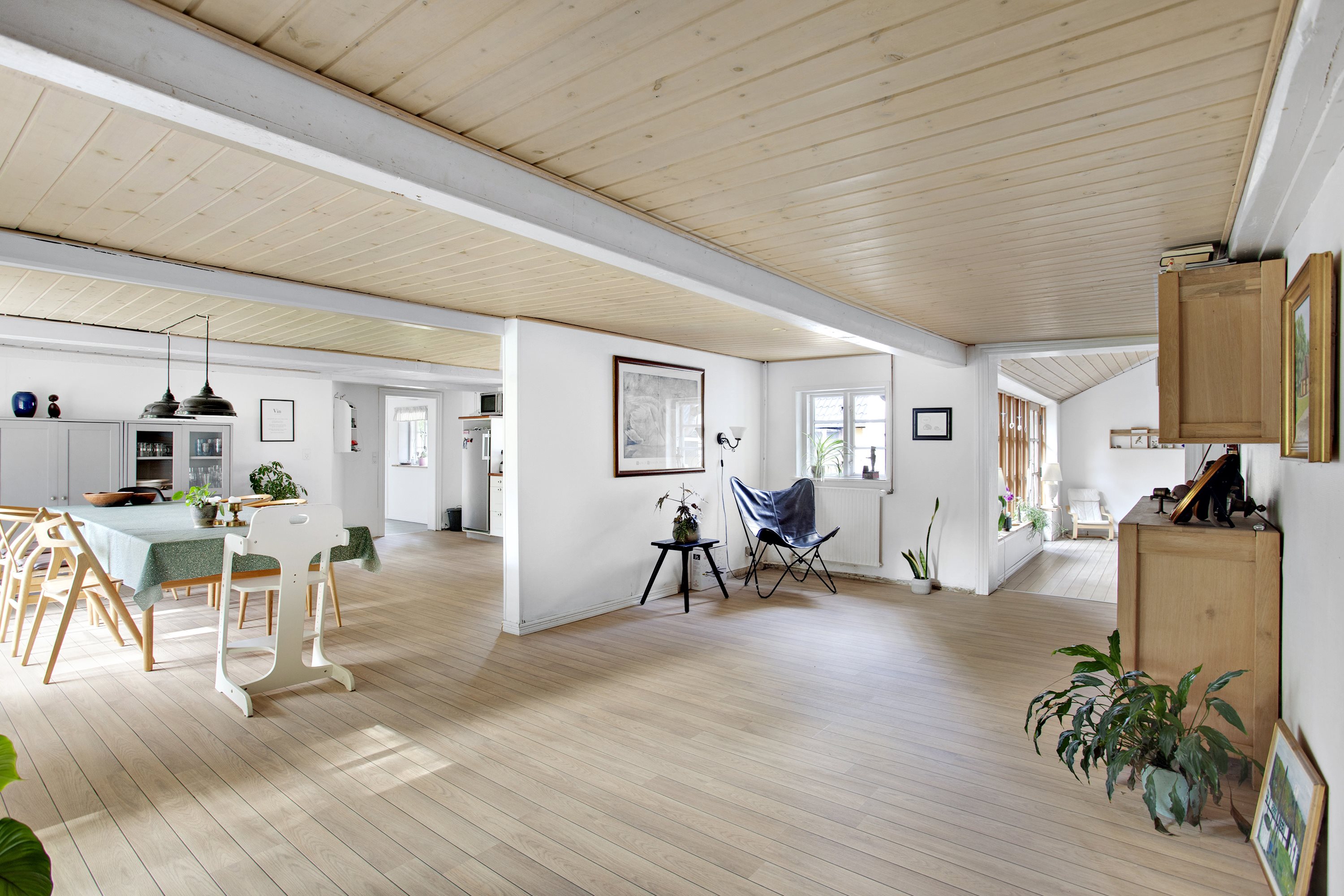 Fremhævet stue billede i fuldskærmstilstand. Billede af Lille Skovvej 9, Byrum, 9940 Læsø