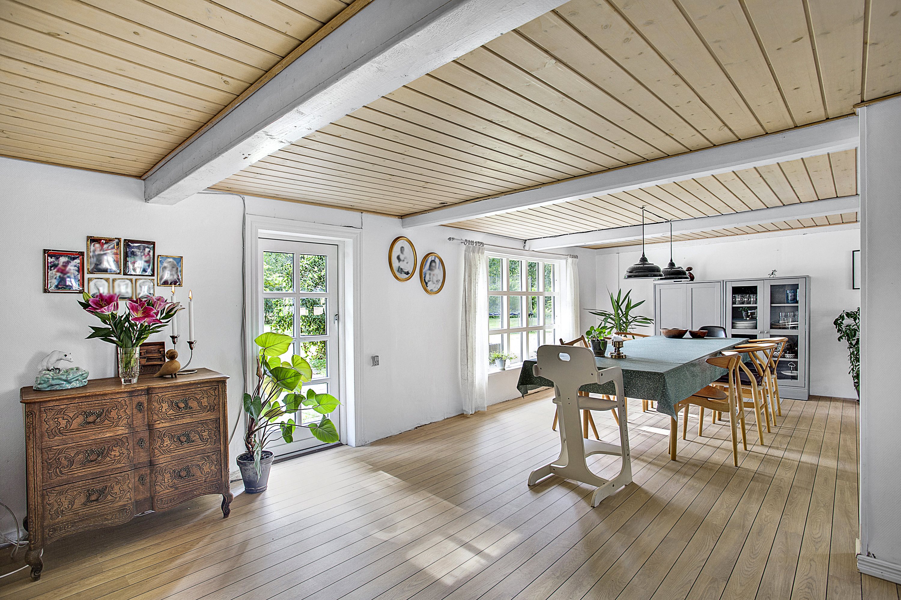 Fremhævet stue billede i fuldskærmstilstand. Billede af Lille Skovvej 9, Byrum, 9940 Læsø