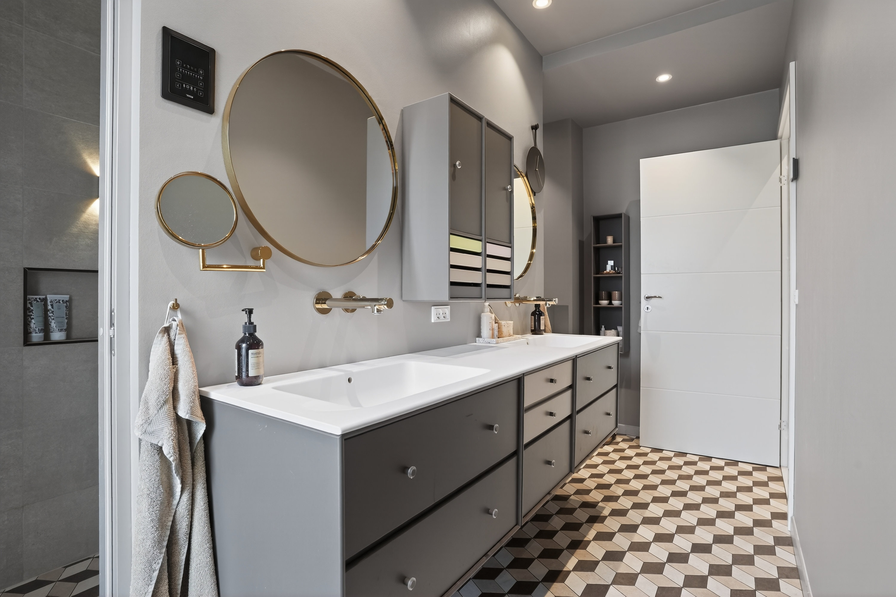 Fremhævet badeværelse billede i fuldskærmstilstand. Billede af Engdraget 25, 2500 Valby